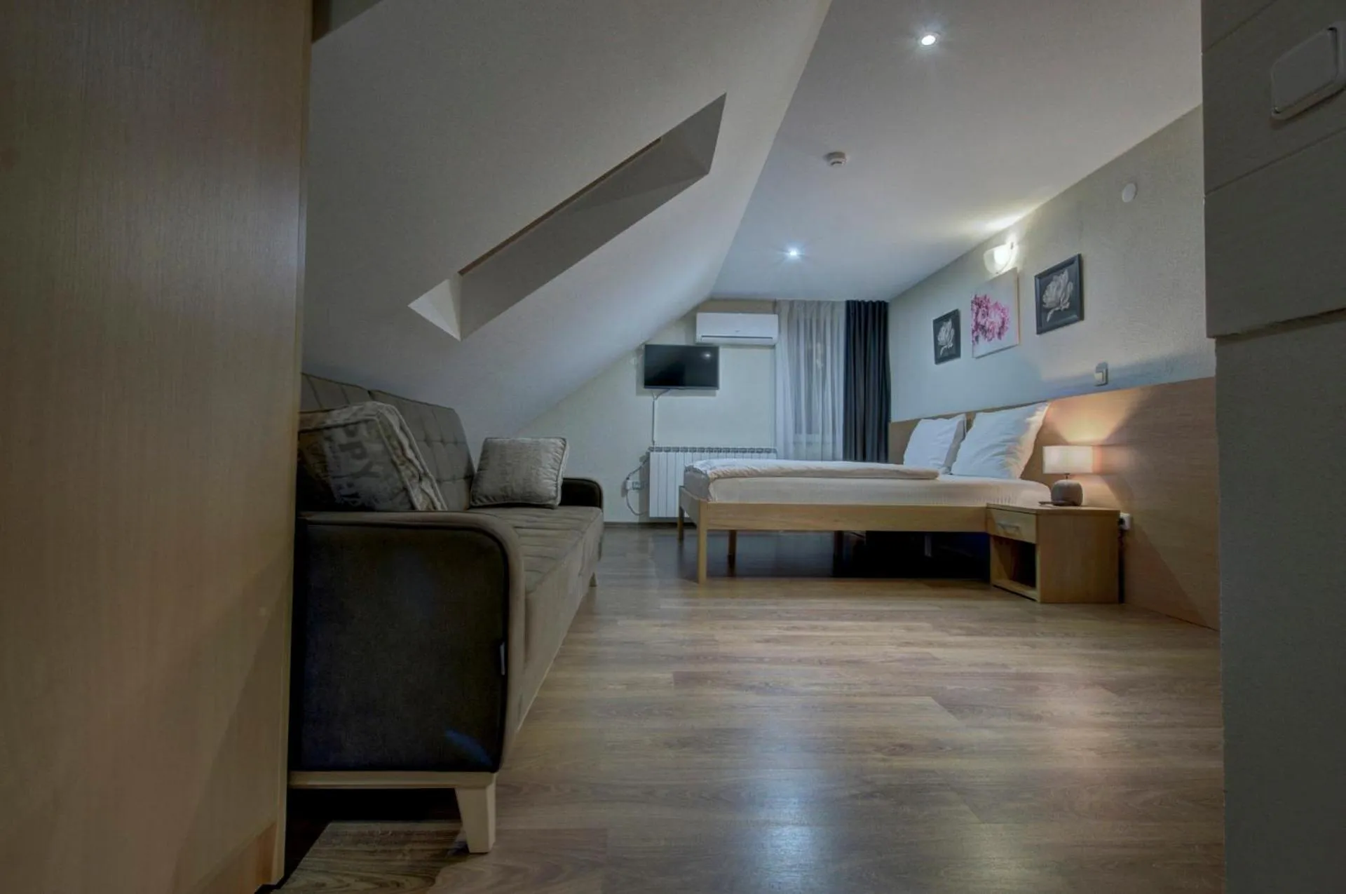 Bed in Tihe Noci Motel