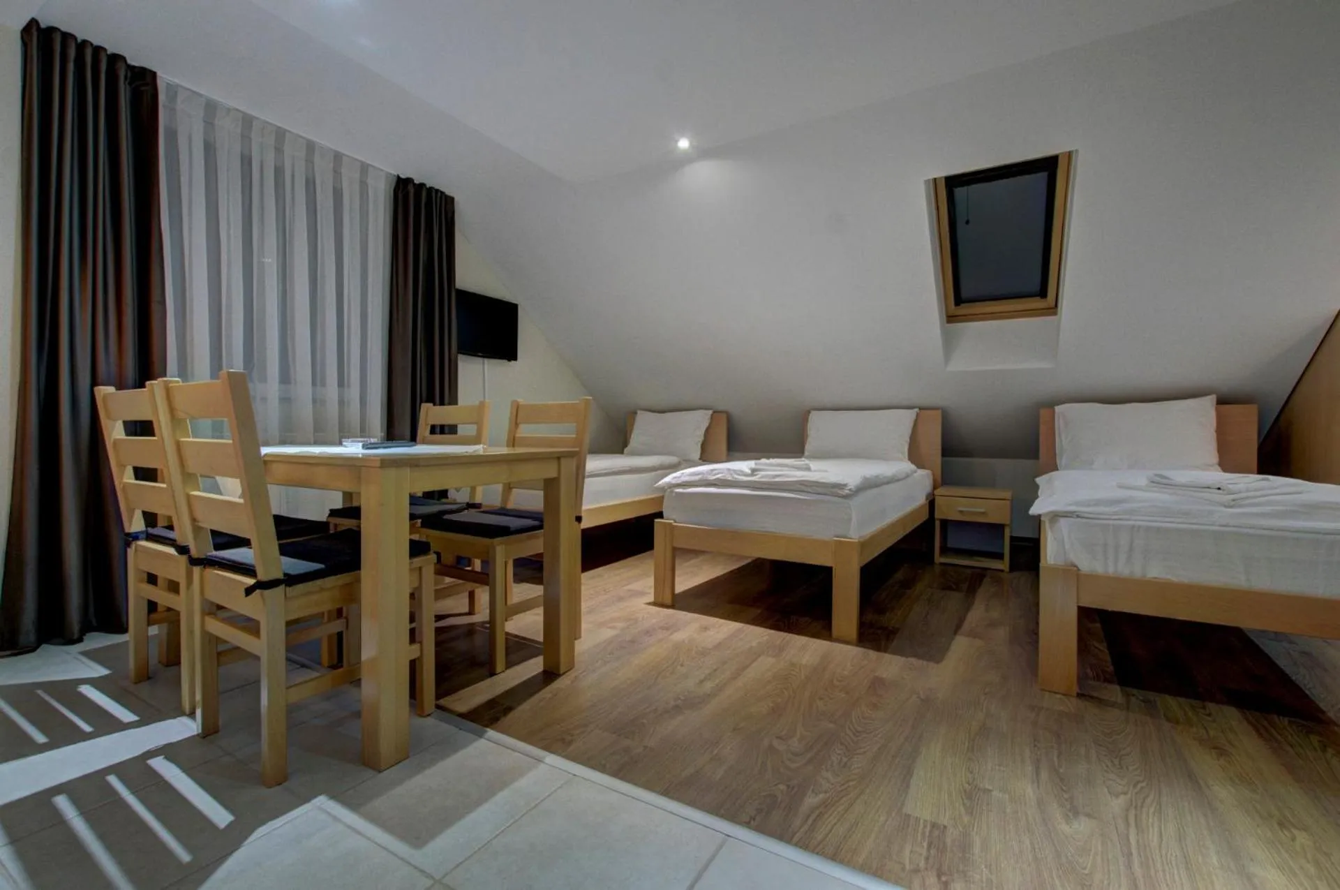 Bed in Tihe Noci Motel