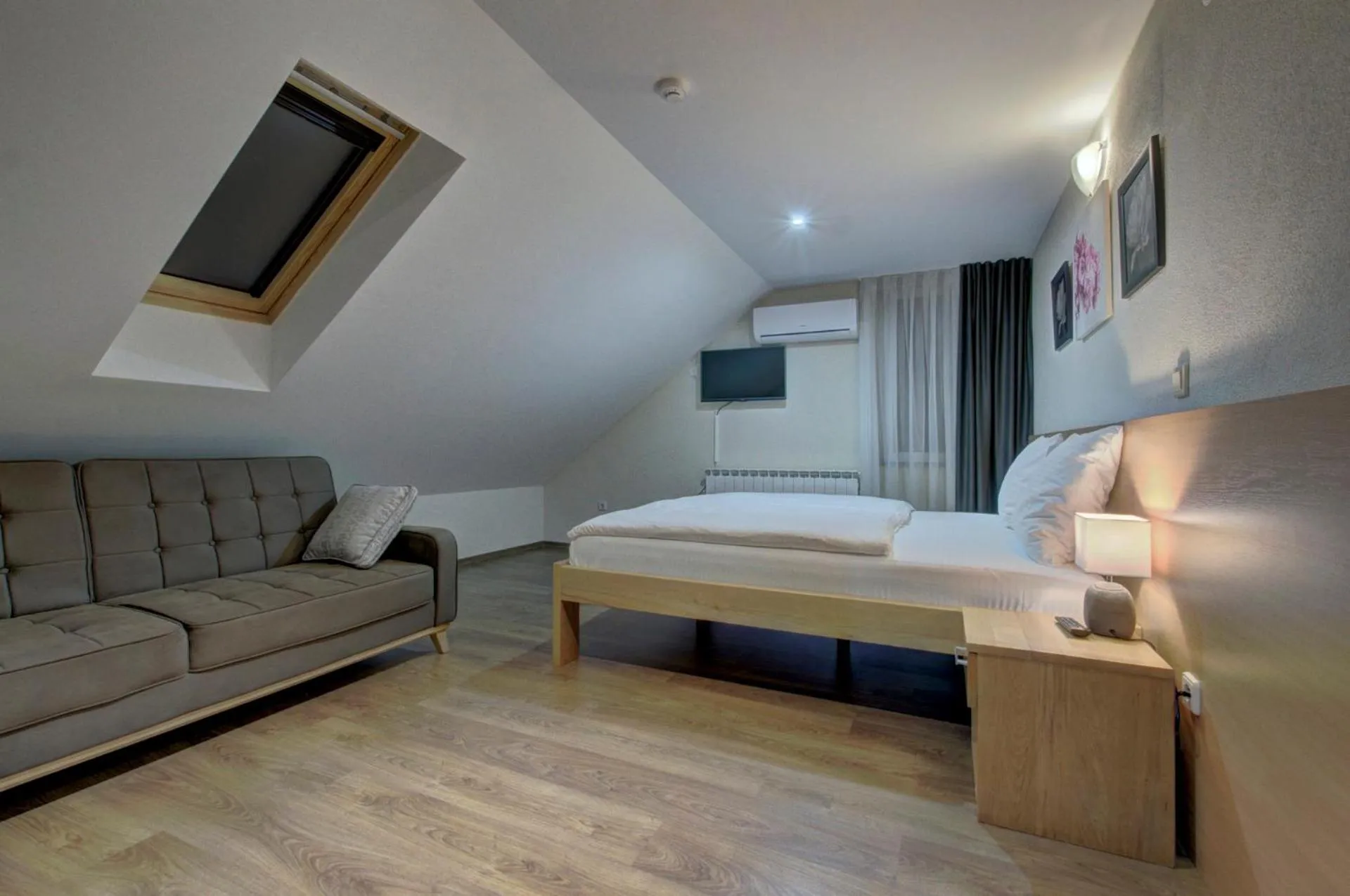 Bed in Tihe Noci Motel