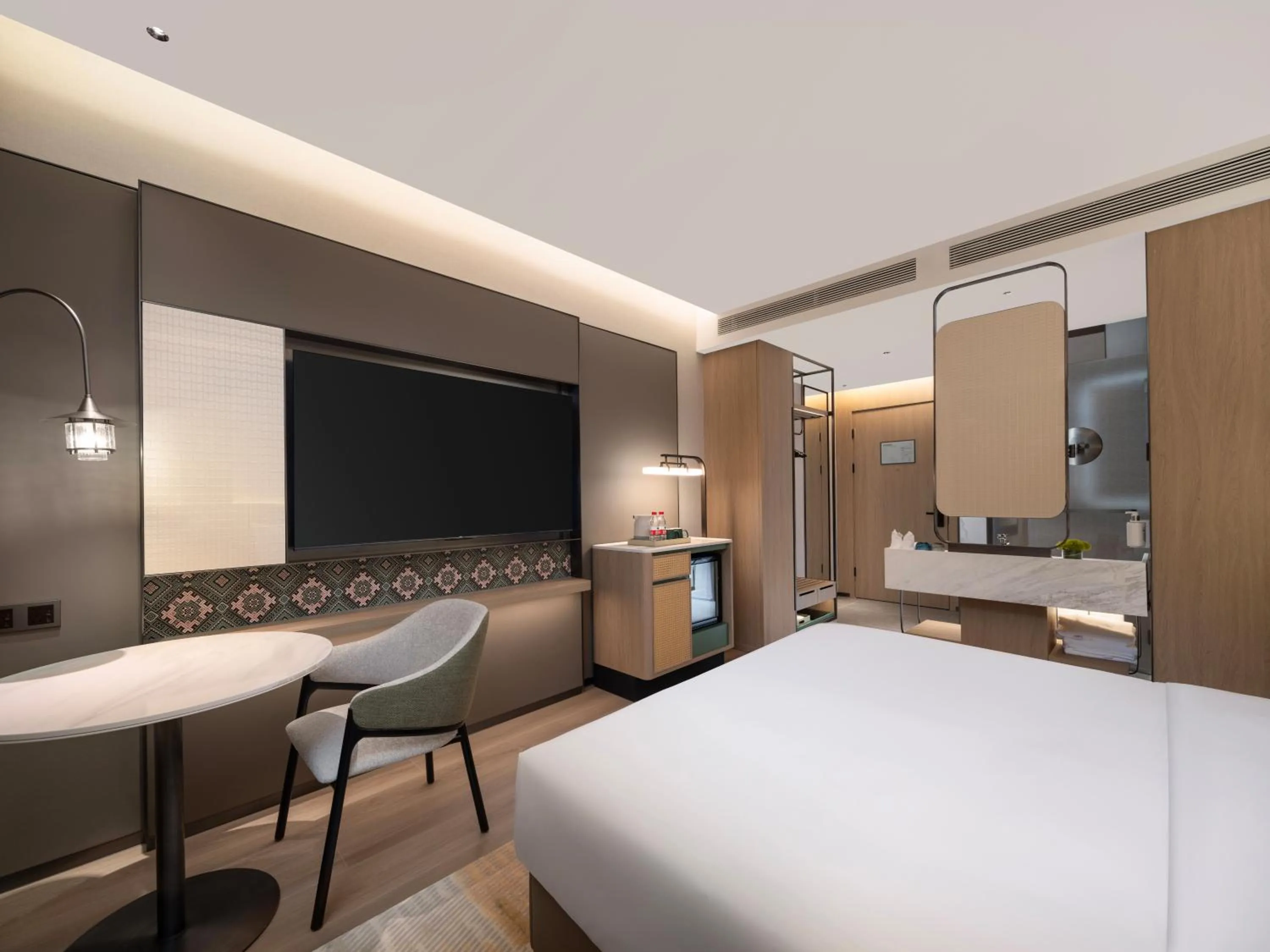 People, Bed in Holiday Inn Guilin Qixing by IHG
