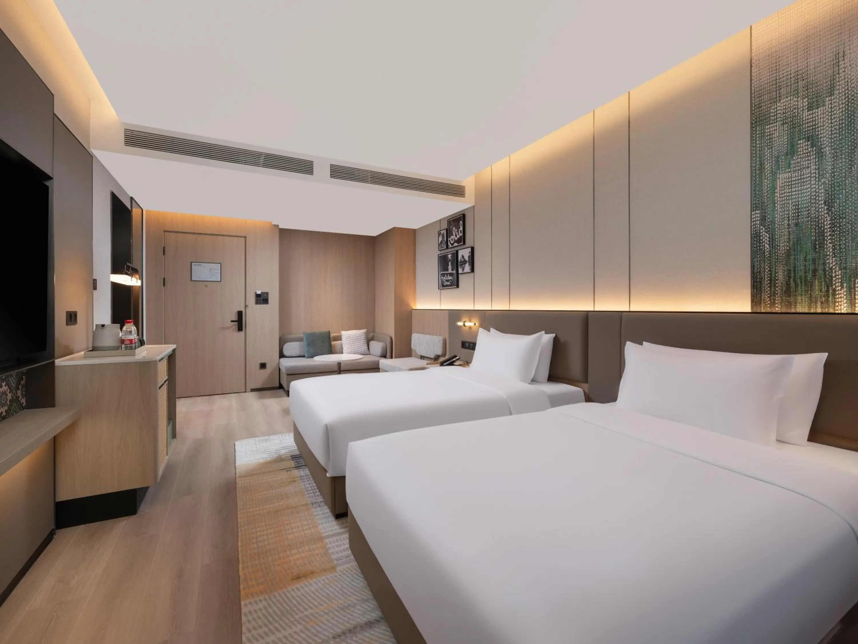 People, Bed in Holiday Inn Guilin Qixing by IHG