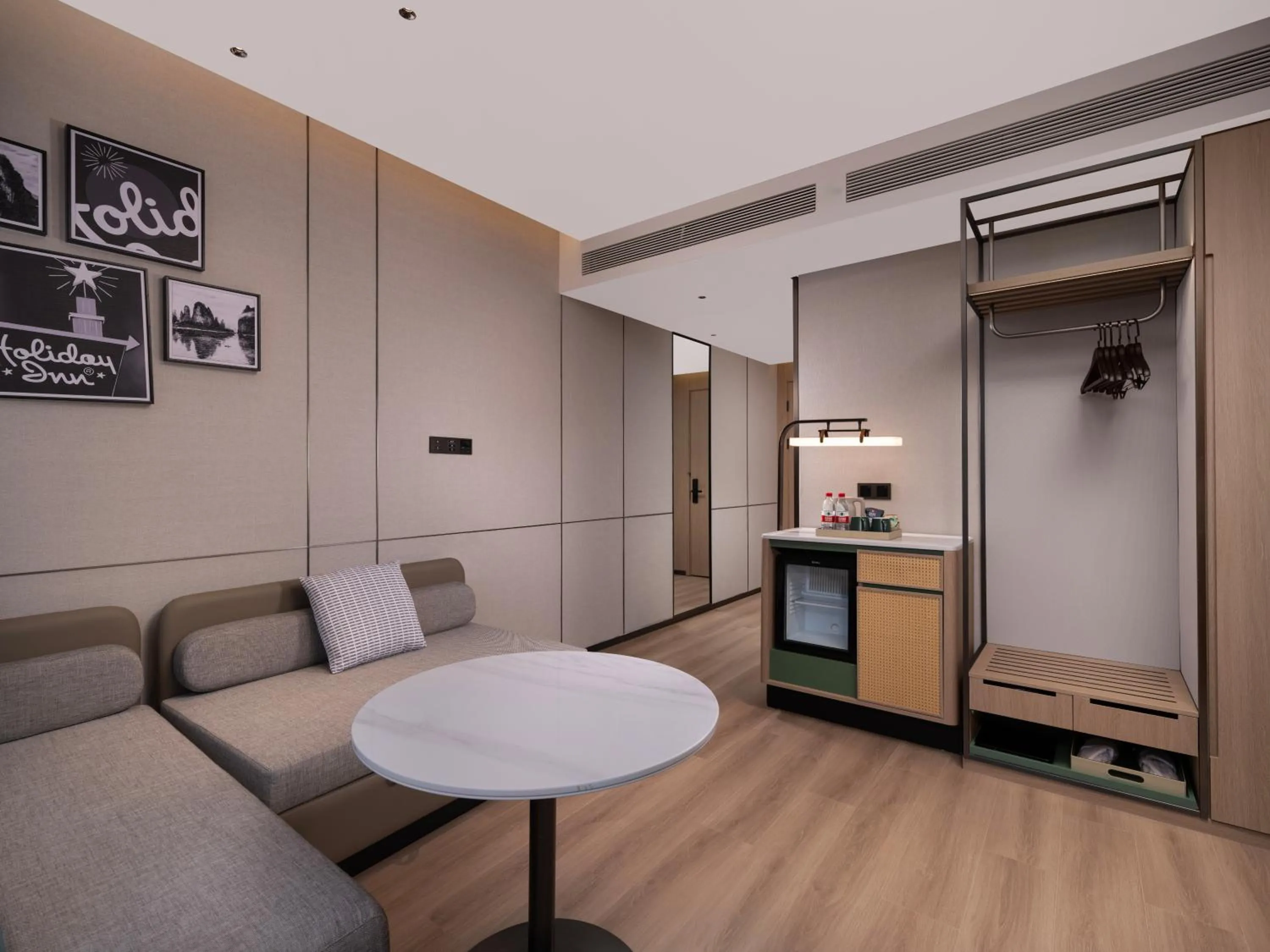 People in Holiday Inn Guilin Qixing by IHG