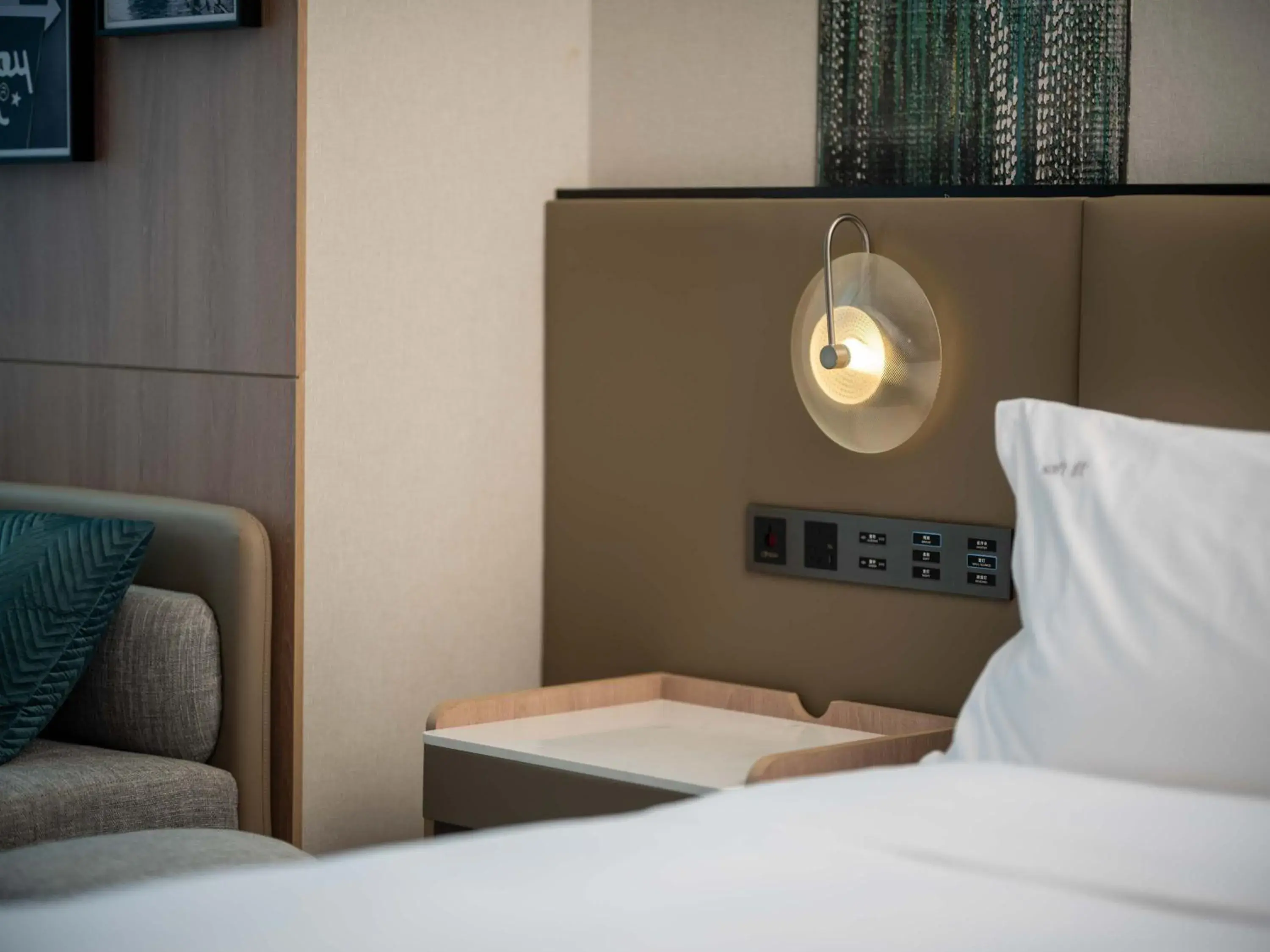 Standard King Room - Customized Accessibility in Holiday Inn Guilin Qixing by IHG Standard King Room - Customized Accessibility in Holiday Inn Guilin Qixing by IHG