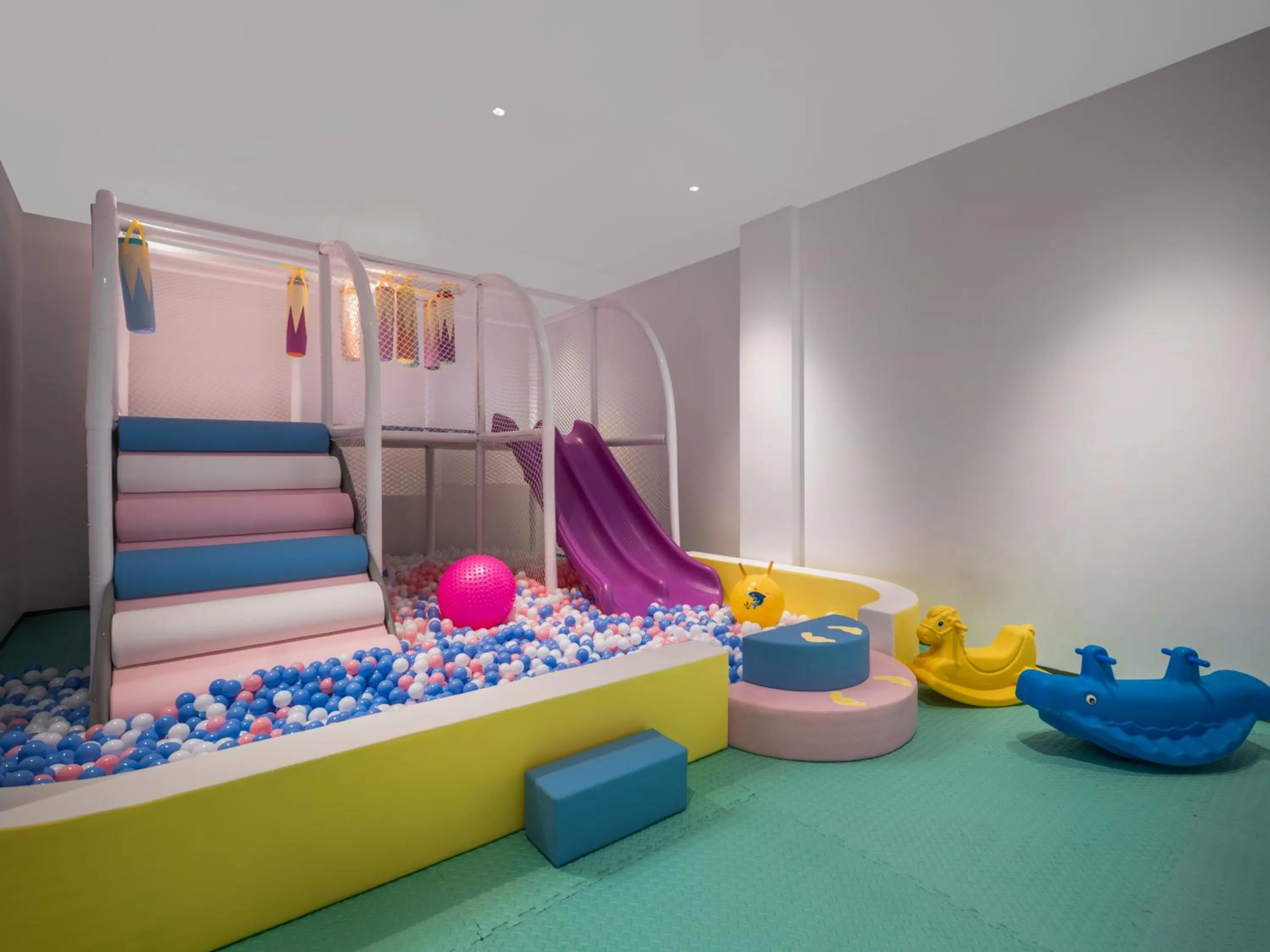 Children play ground, Bed in Holiday Inn Guilin Qixing by IHG
