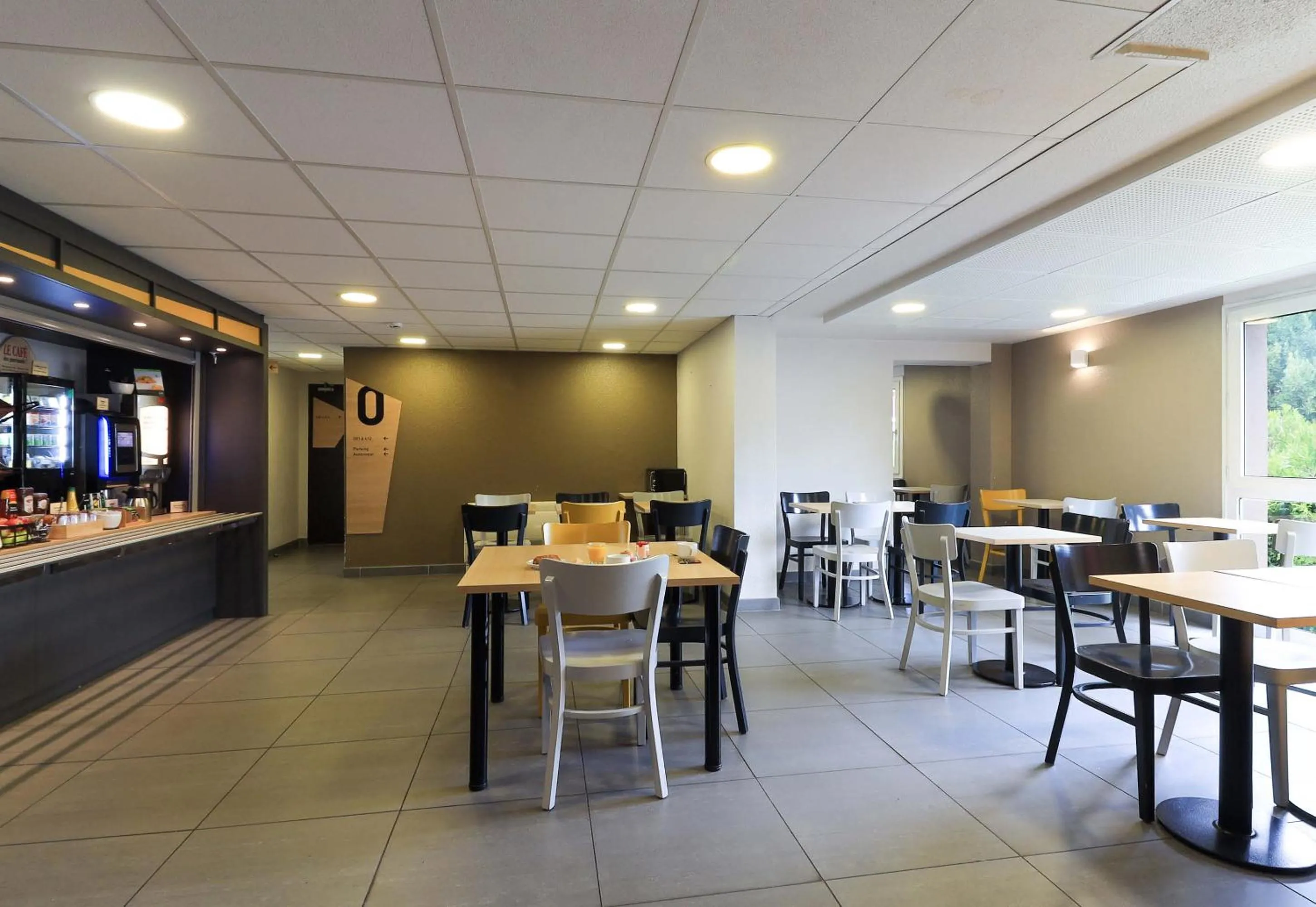 Restaurant/places to eat in B&B HOTEL Chalon-Sur-Saone Sud