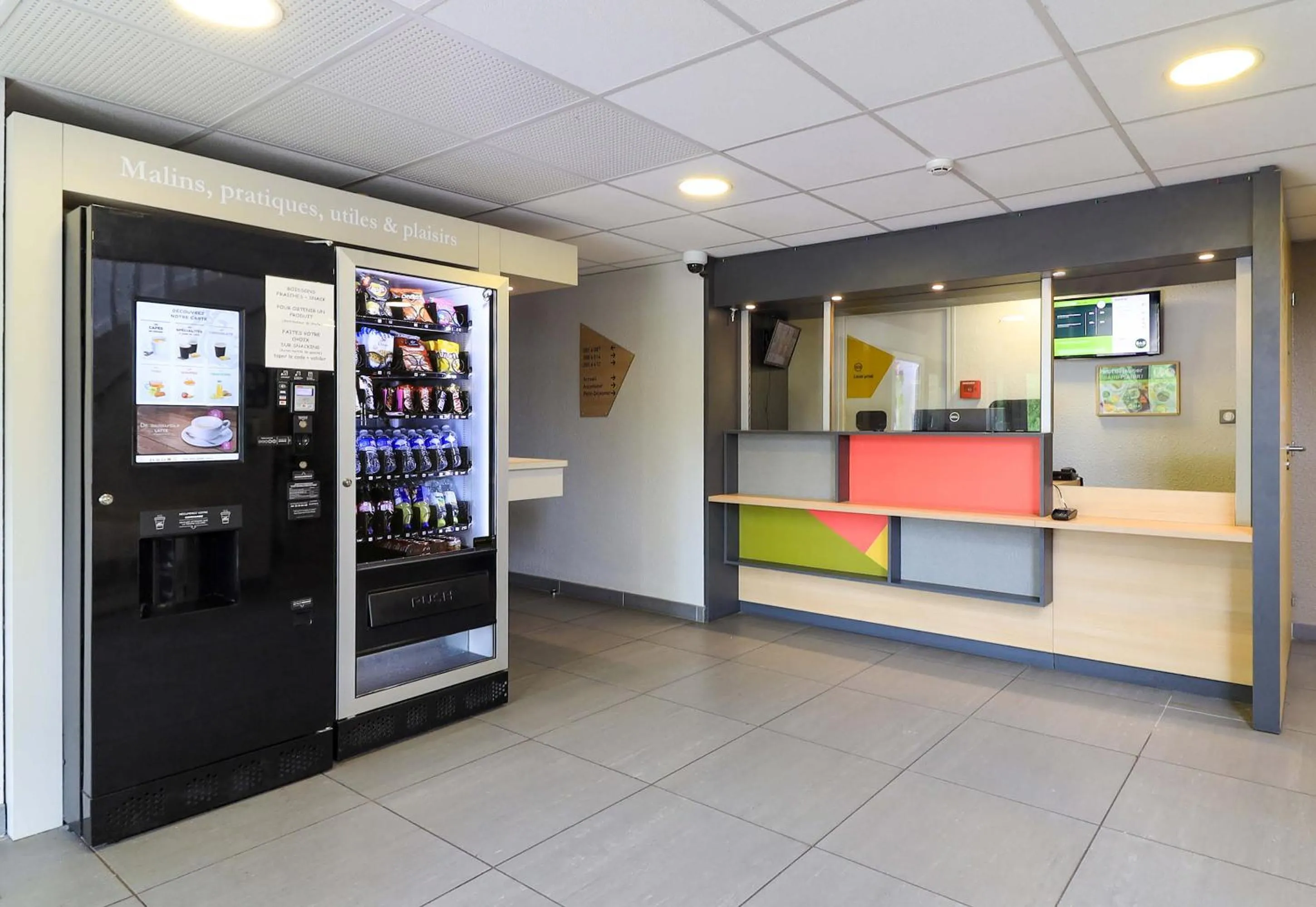 Lobby or reception in B&B HOTEL Chalon-Sur-Saone Sud