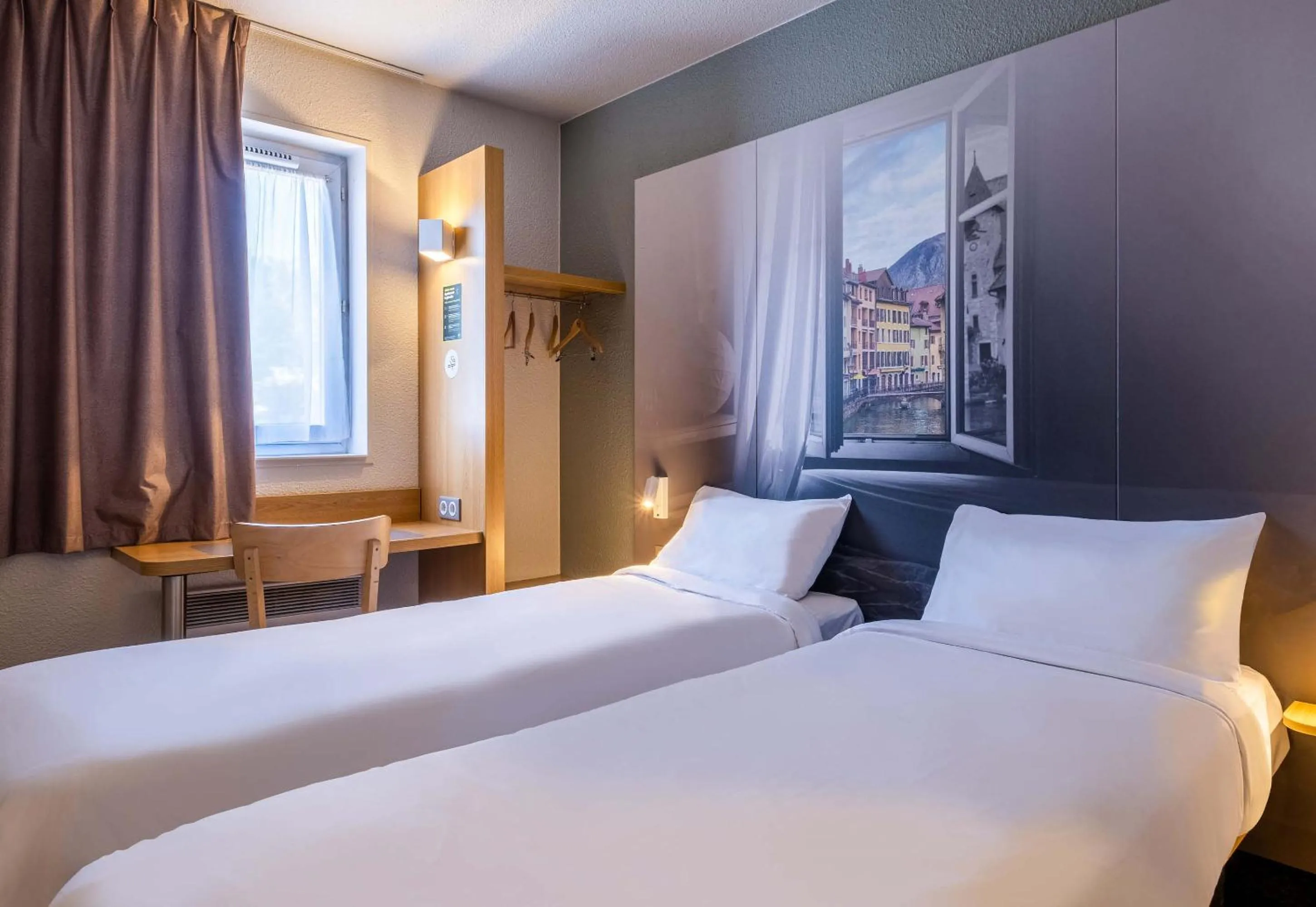 Bed in B&B HOTEL Annecy Argonay