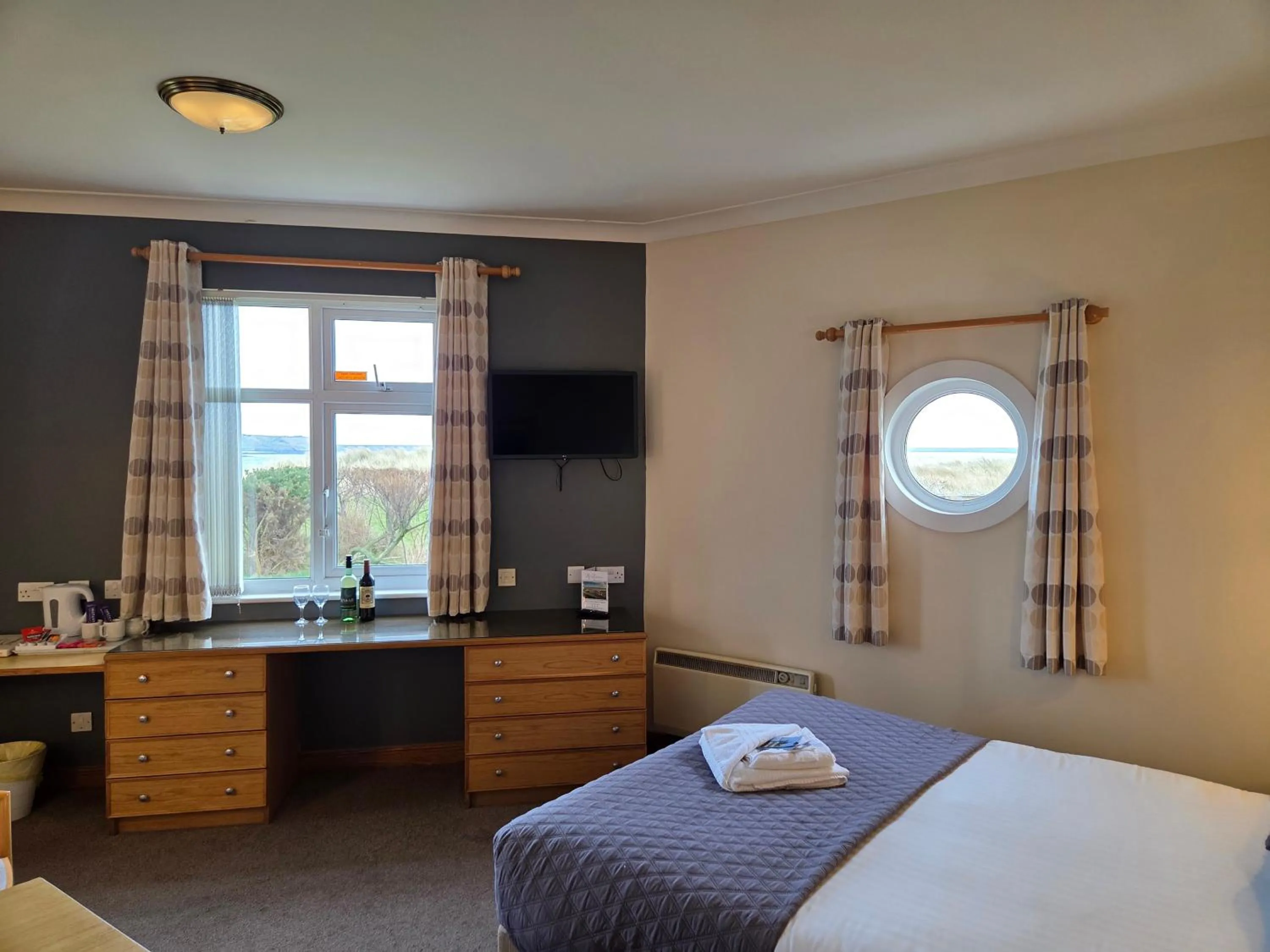 Bedroom, Bed in The Little Haven Hotel On The Beach