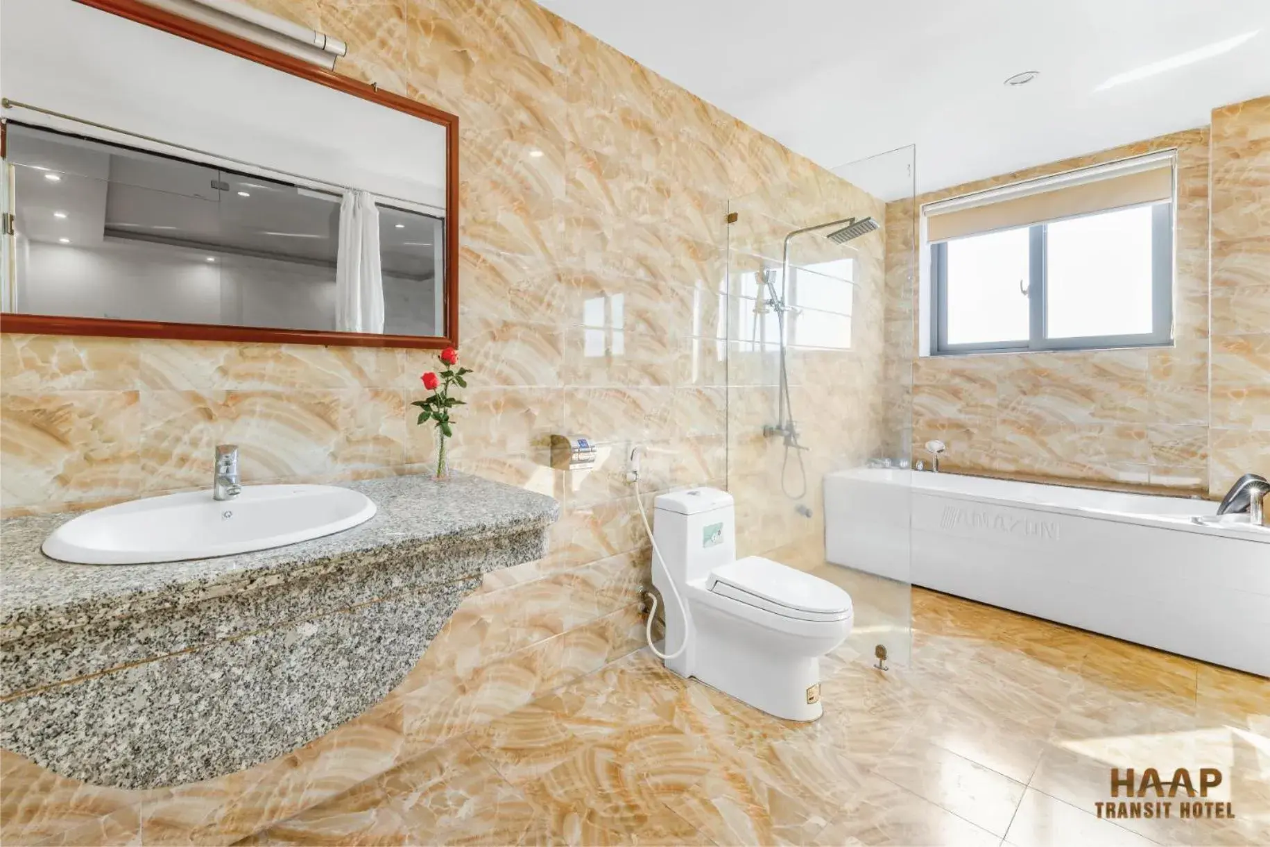 Deluxe Double Room with Spa Bath in HAAP Transit Hotel Deluxe Double Room with Spa Bath in HAAP Transit Hotel