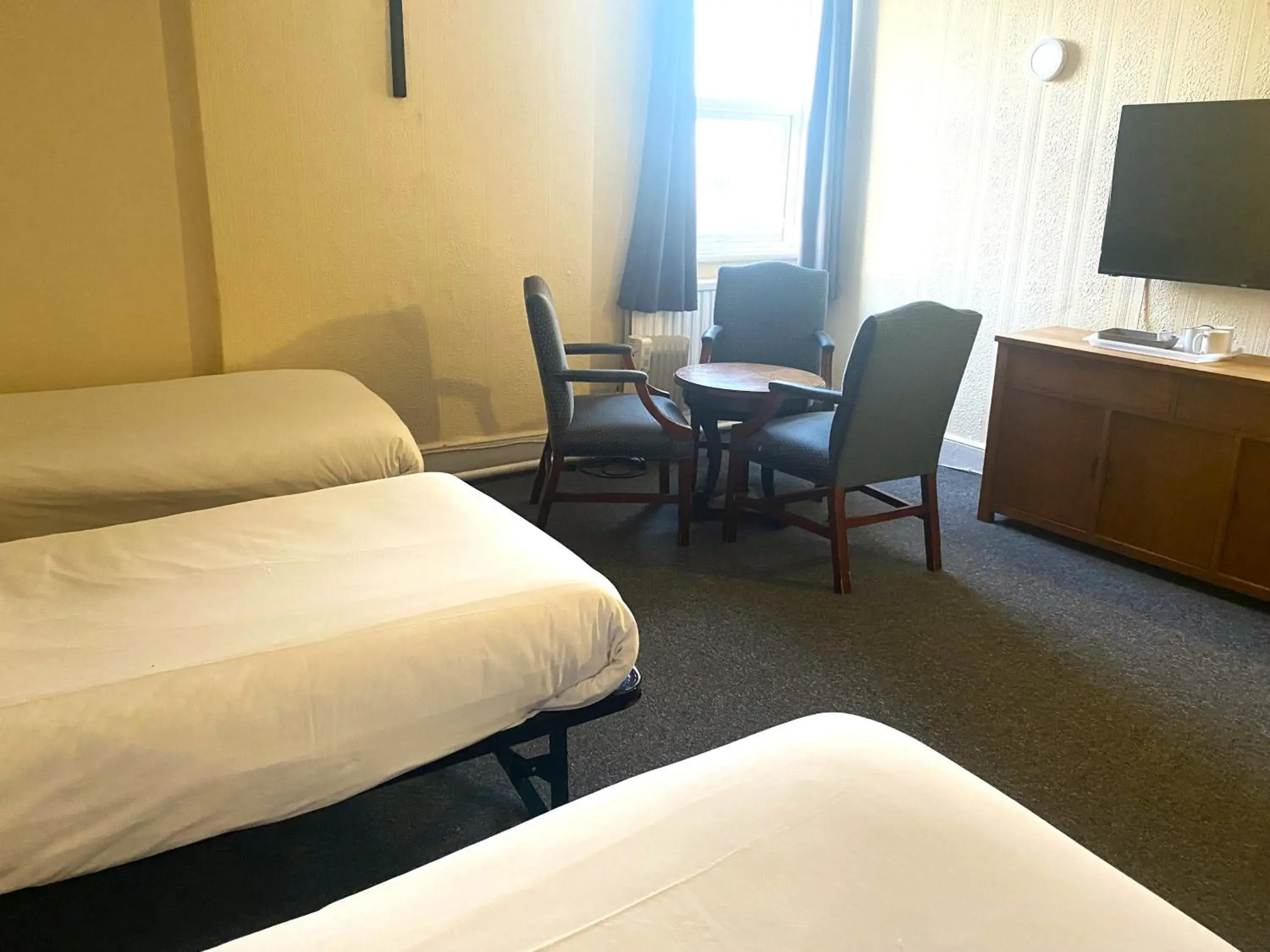 Basic Triple Room with Shared Bathroom in Hotel 346 Basic Triple Room with Shared Bathroom in Hotel 346