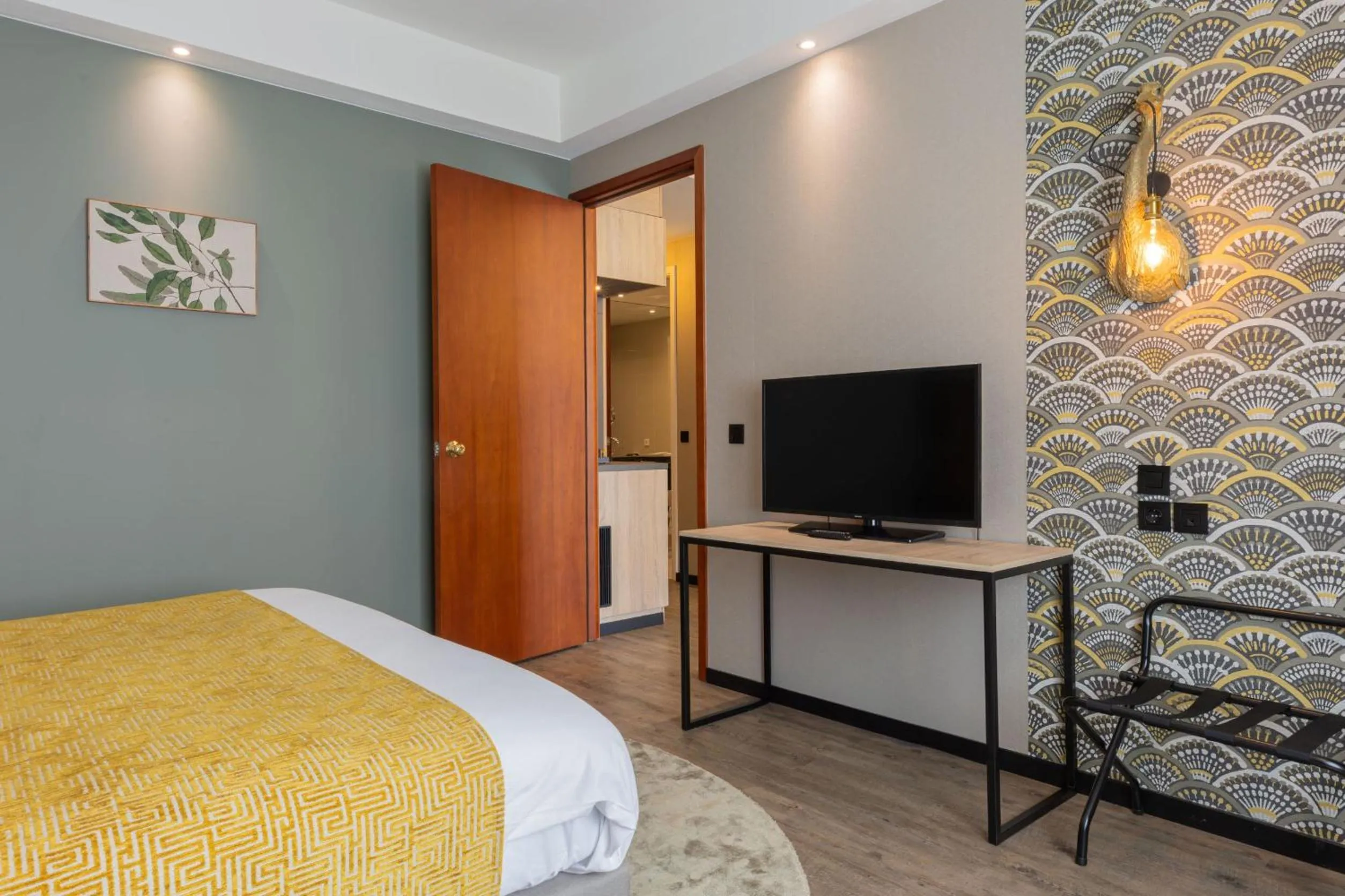 Bed in Shanghai Hotel Holland