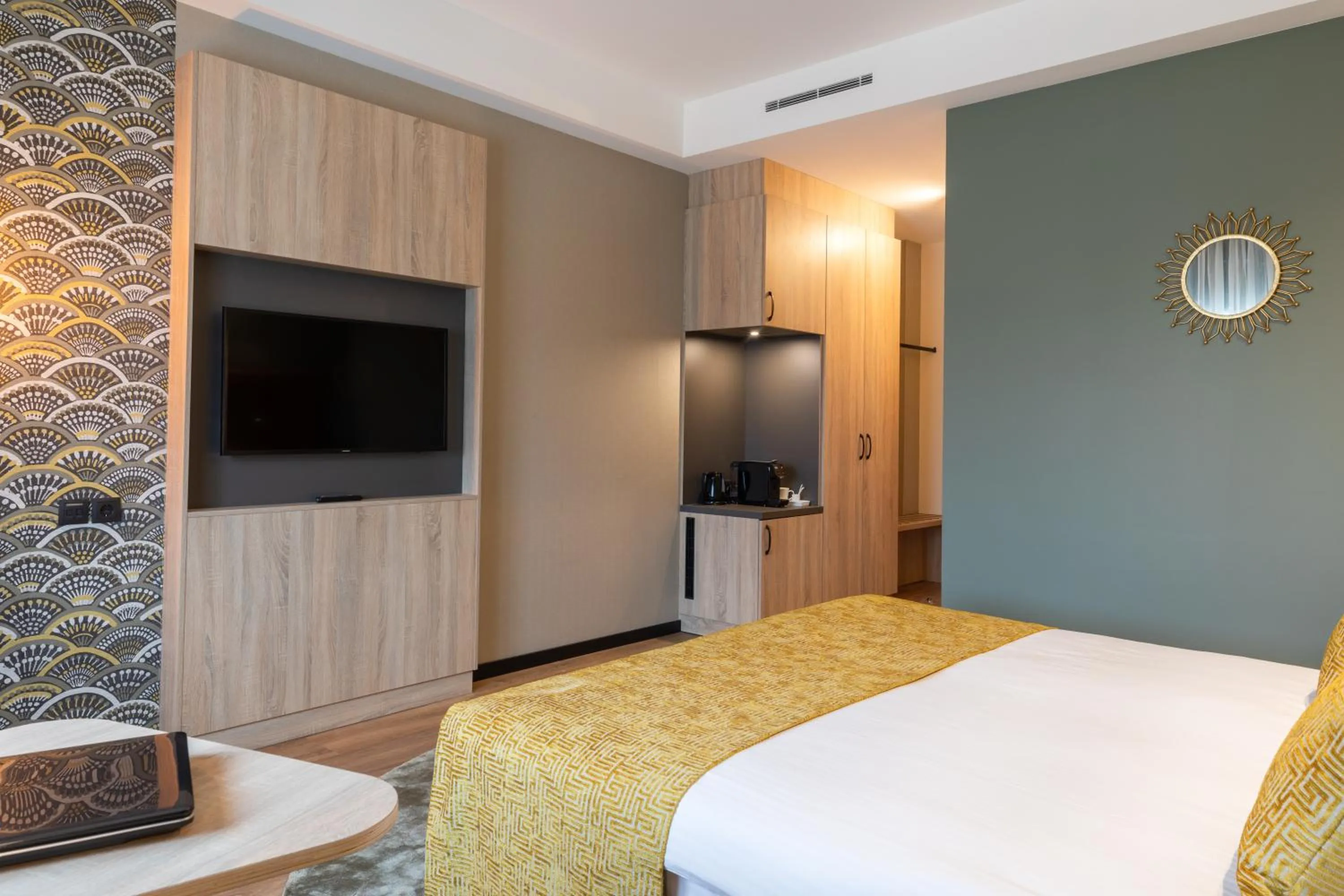 TV and multimedia, Bed in Shanghai Hotel Holland