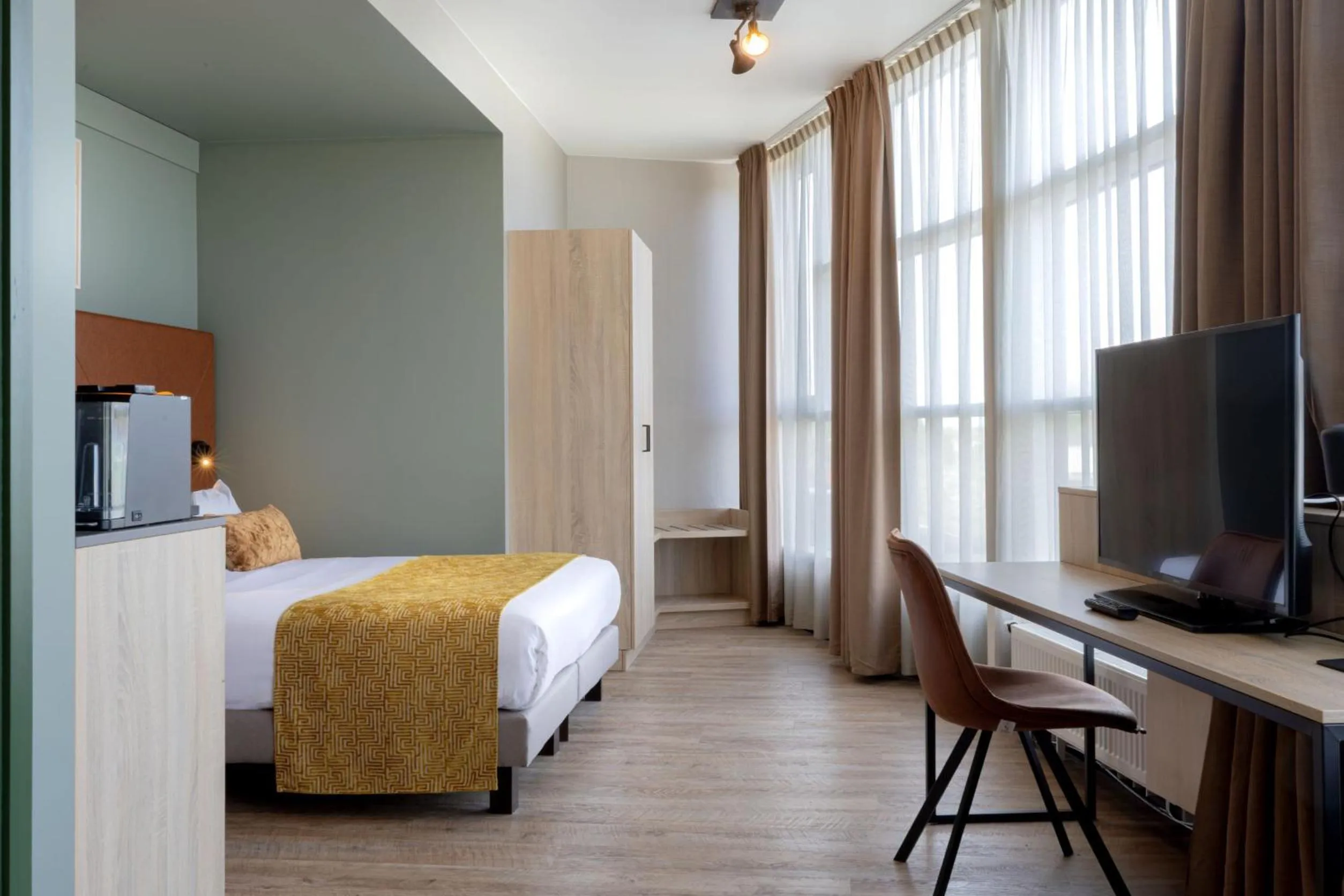 Bed in Shanghai Hotel Holland