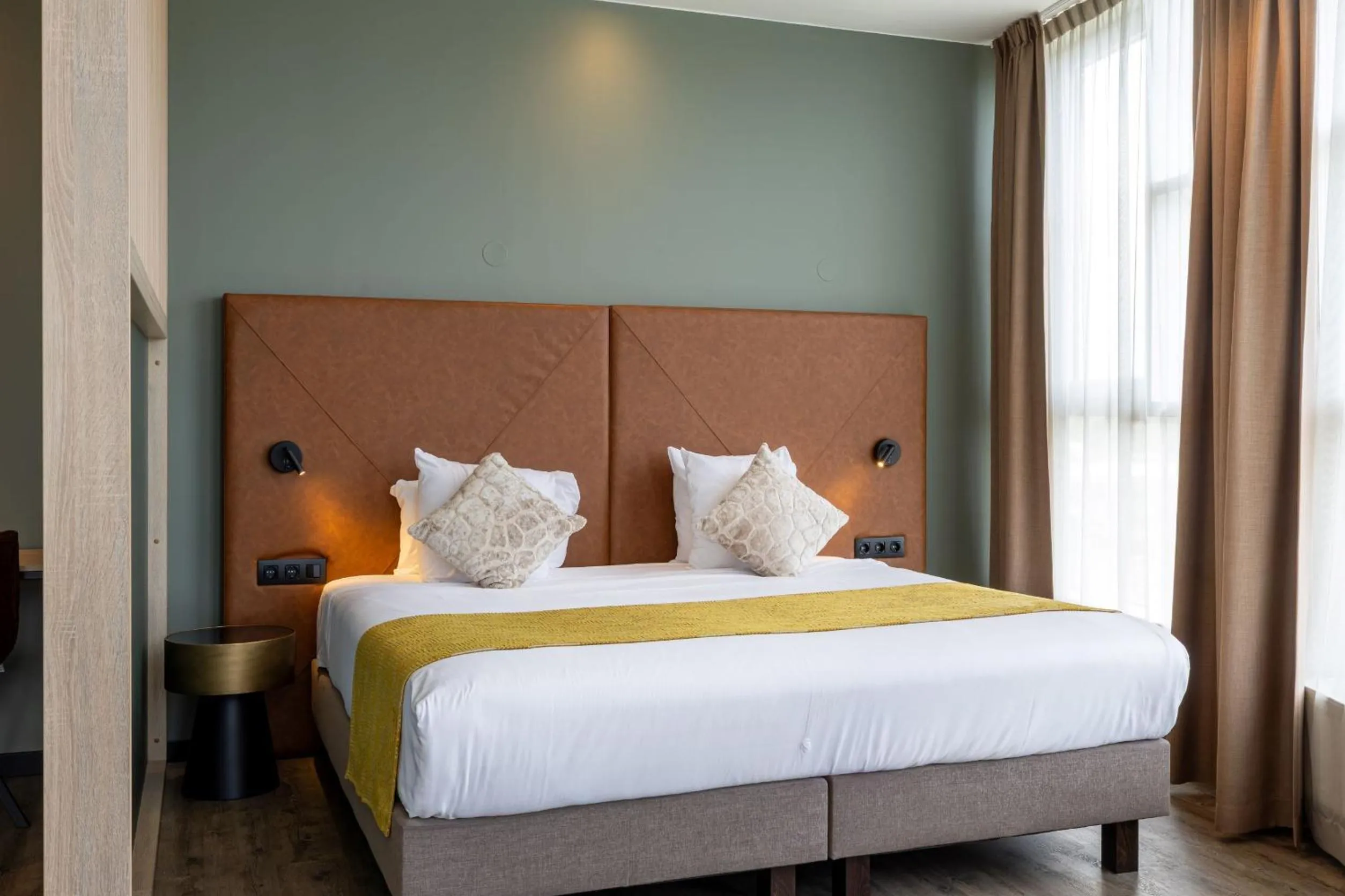 Bed in Shanghai Hotel Holland