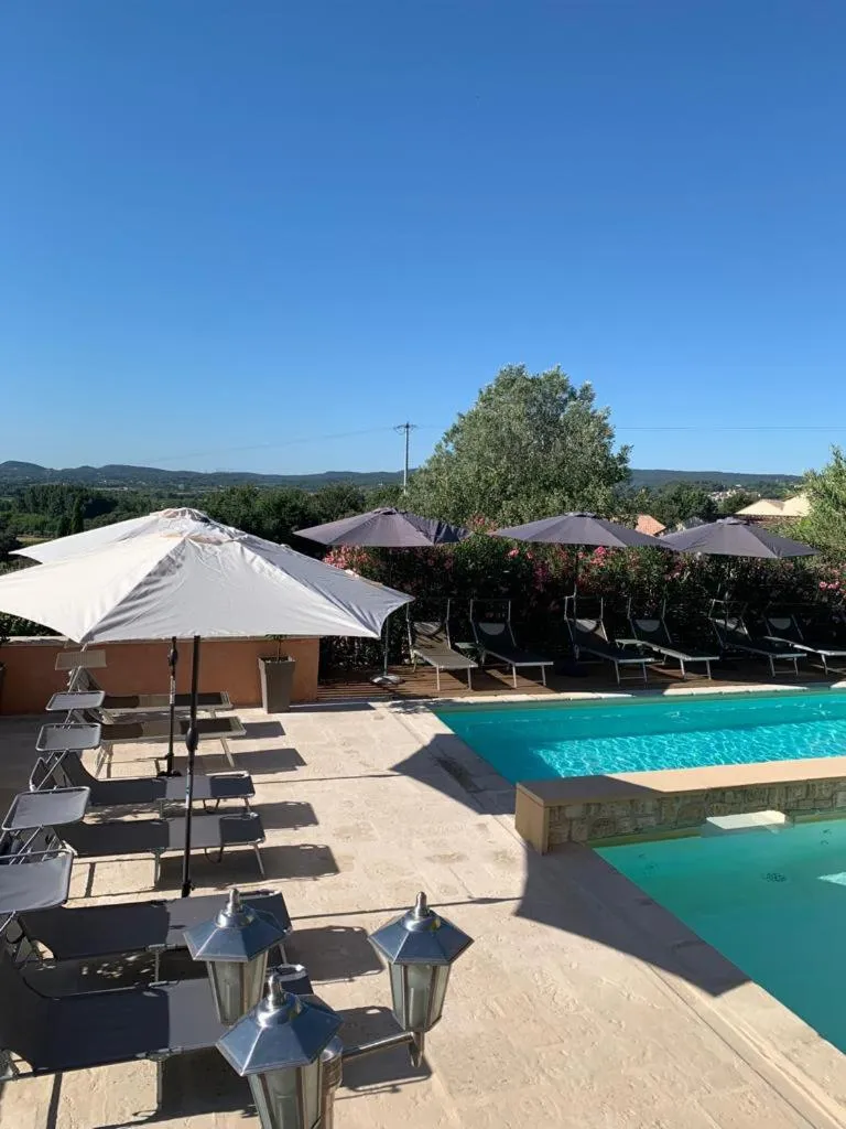 Swimming pool in B&B La Vieille Source