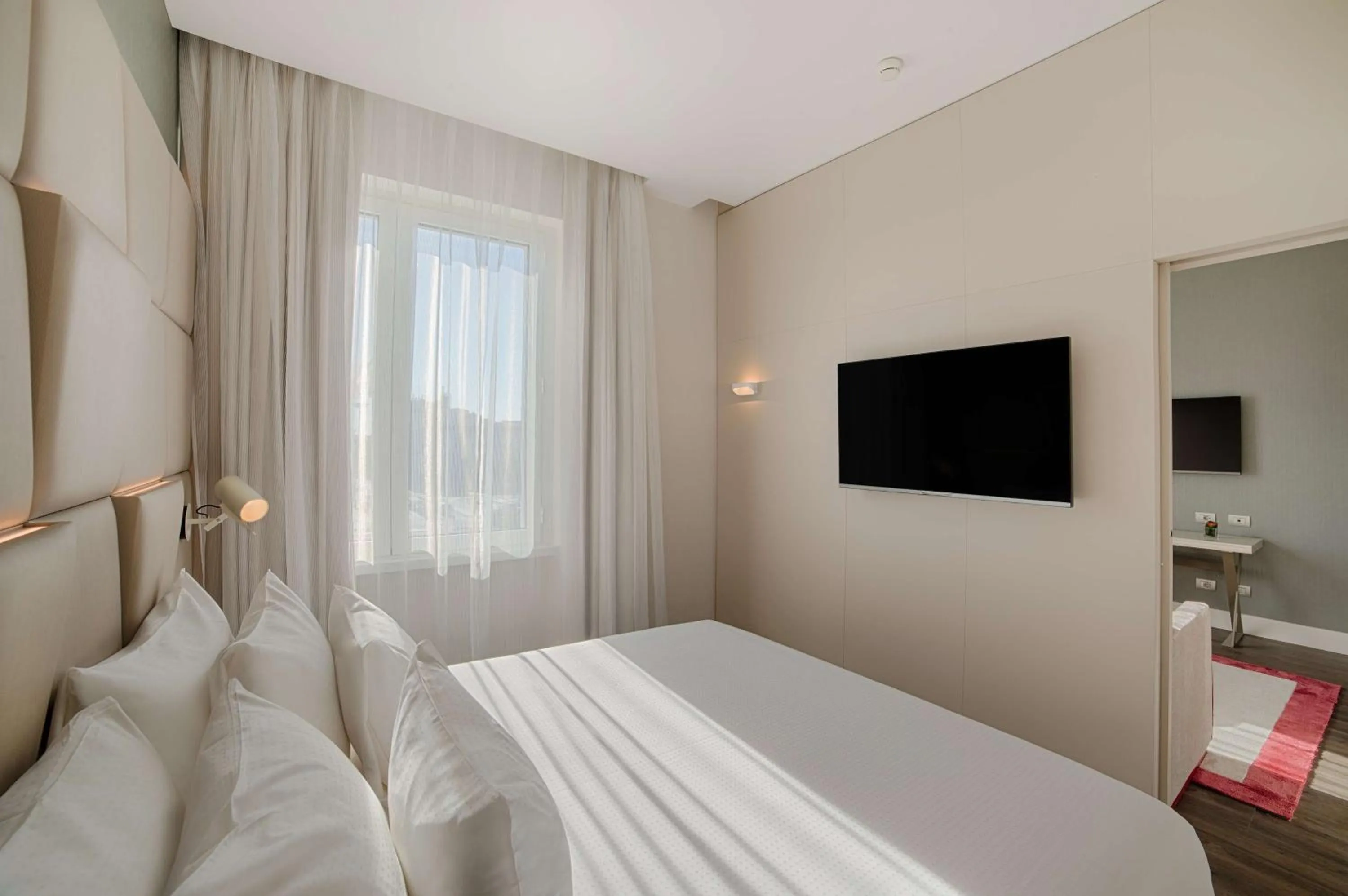 Photo of the whole room, Bed in NH Collection Palazzo Cinquecento