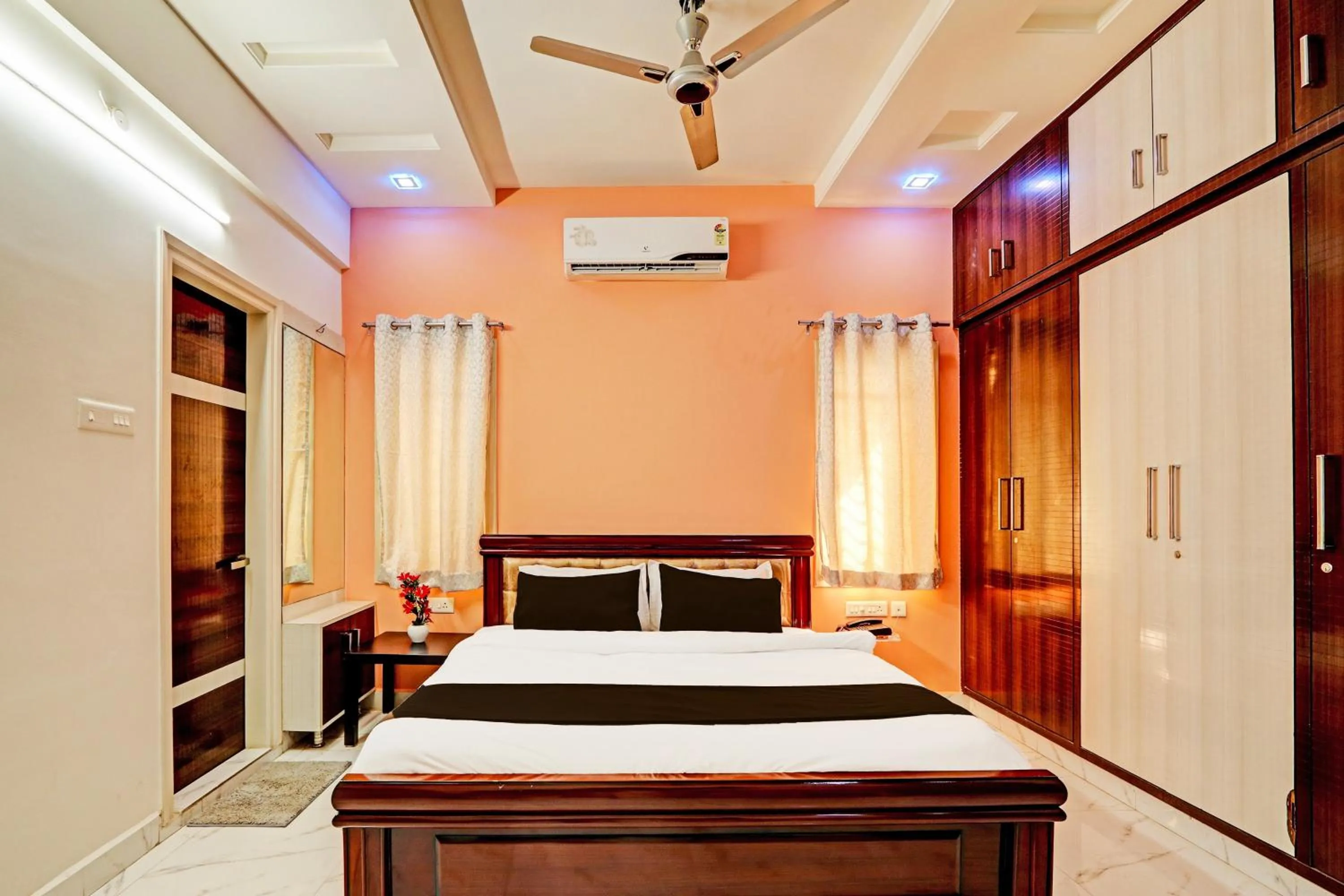 Bedroom, Bed in Super Collection O Q Suites Madhapur