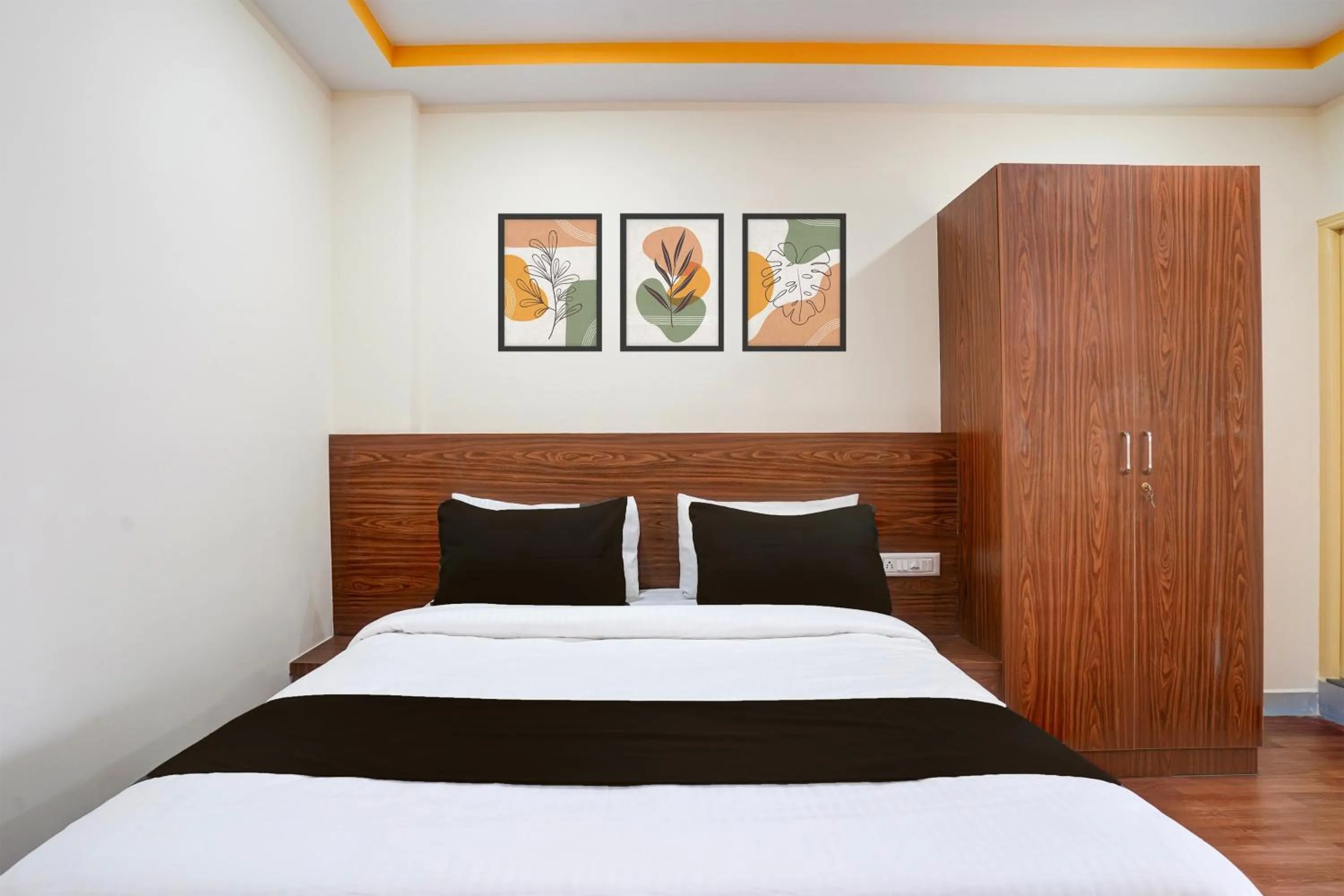 Bedroom, Bed in Hotel O By OYO Shiva's Inn