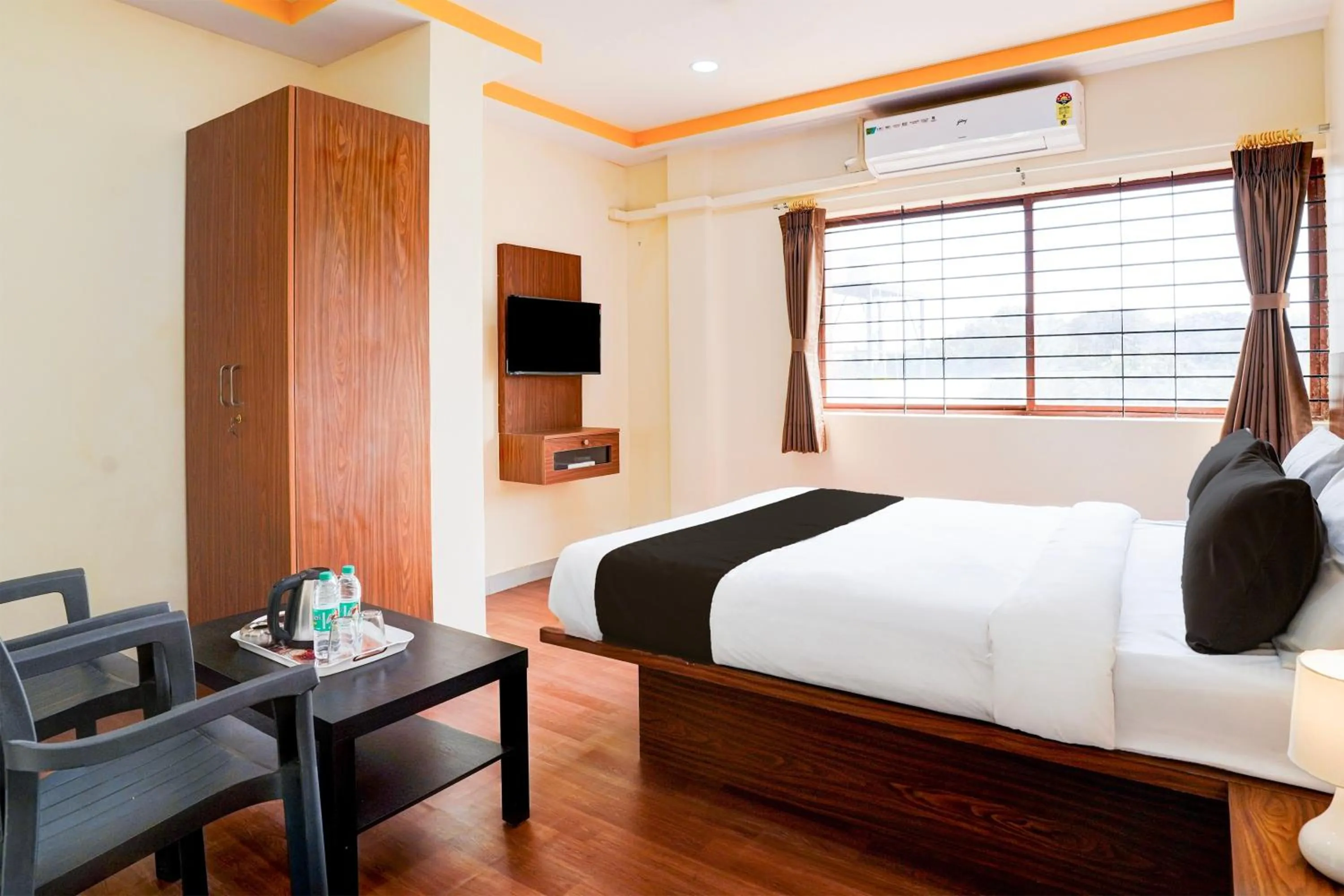 Bedroom, Bed in Hotel O By OYO Shiva's Inn