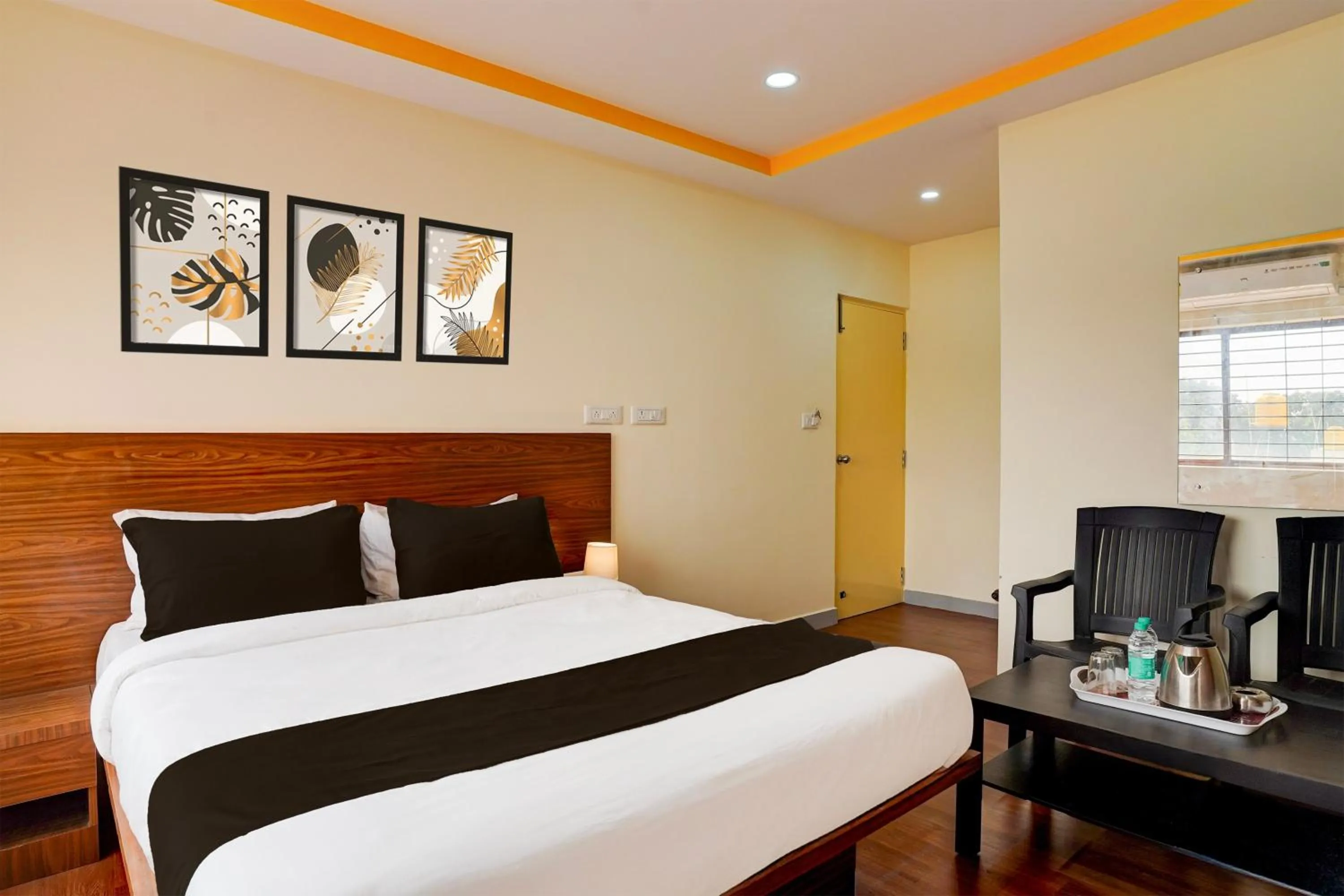 Bedroom, Bed in Hotel O By OYO Shiva's Inn