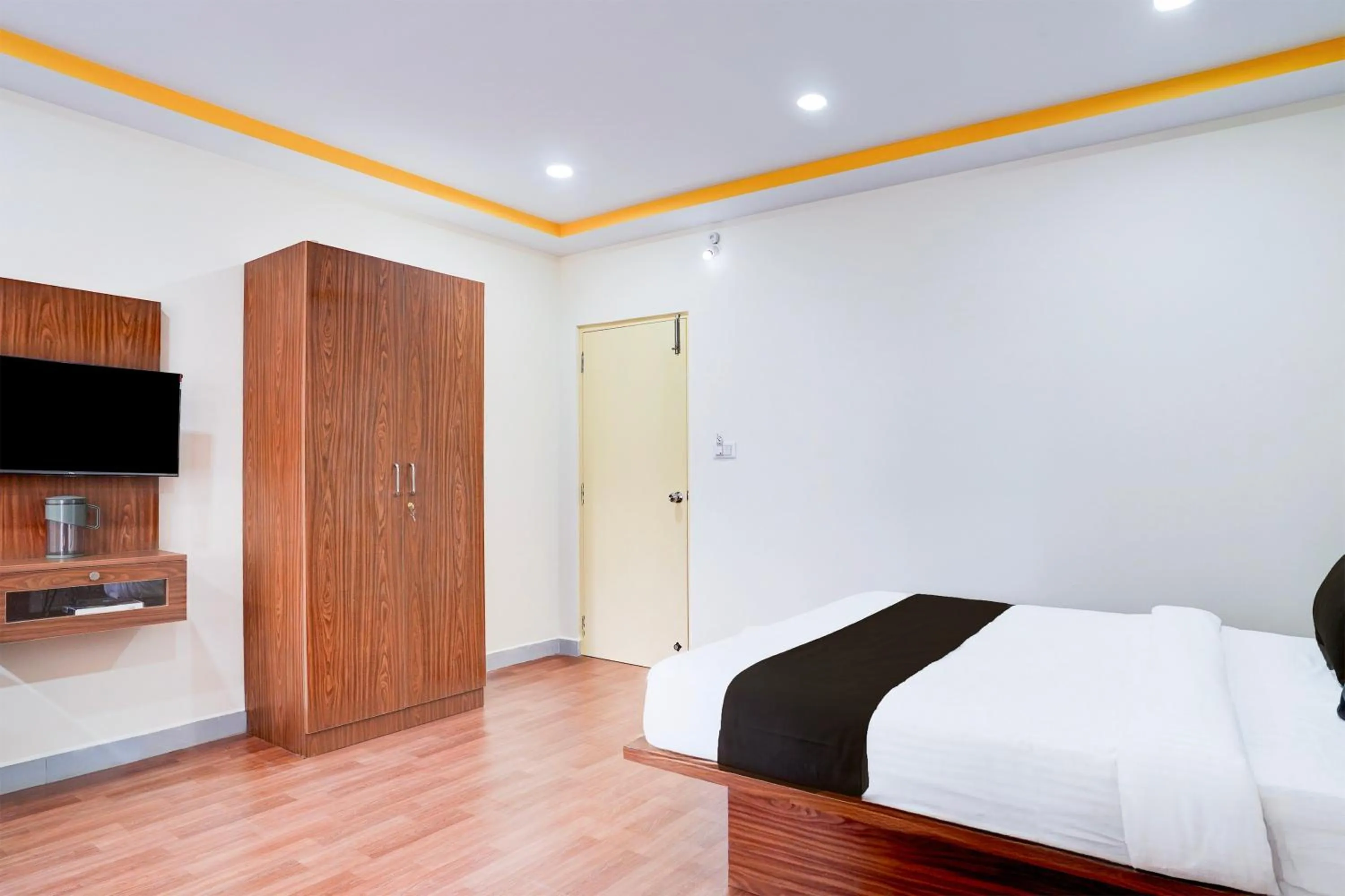 Bedroom, Bed in Hotel O By OYO Shiva's Inn