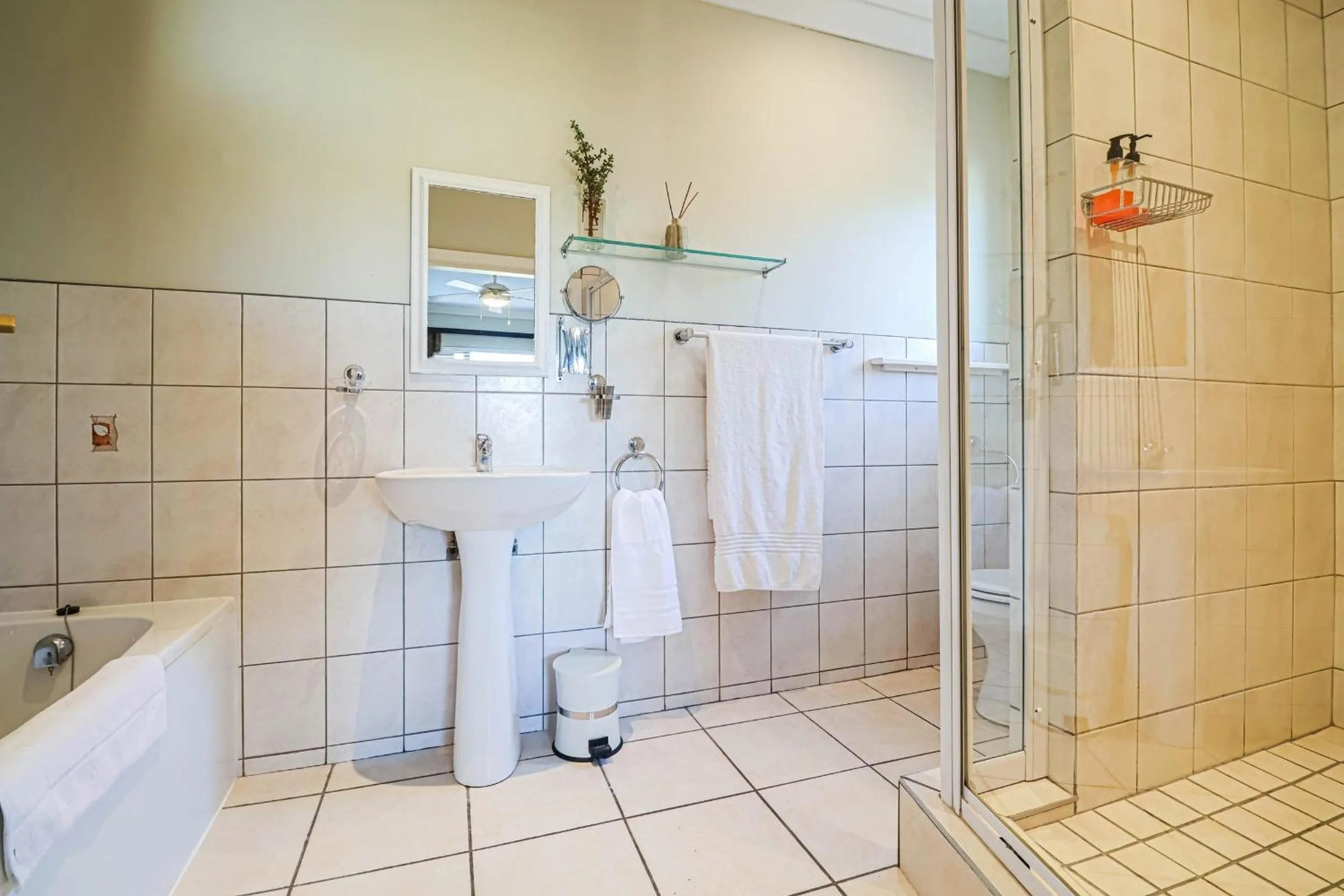 Shower in Amber Guest Lodge