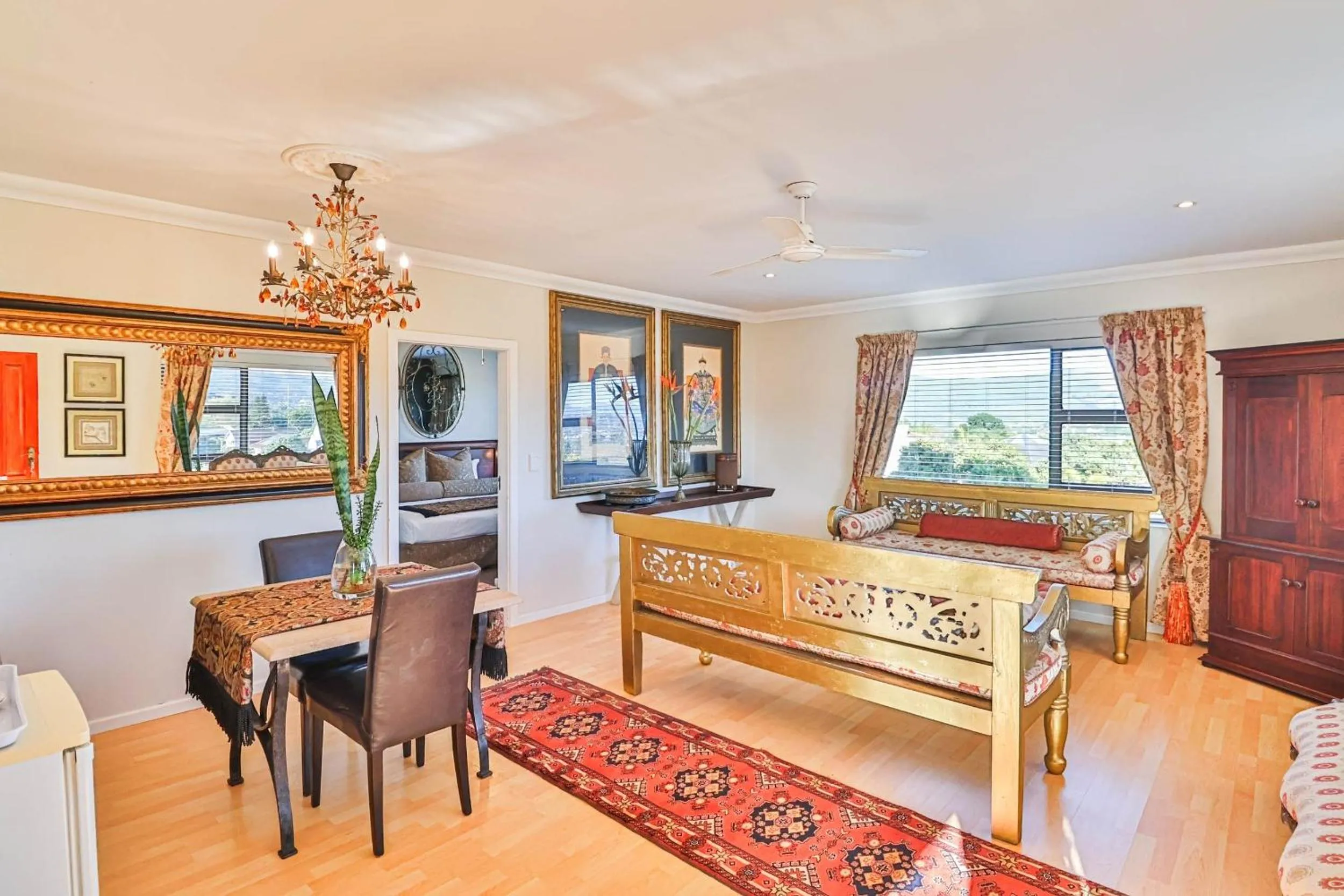 TV and multimedia in Amber Guest Lodge