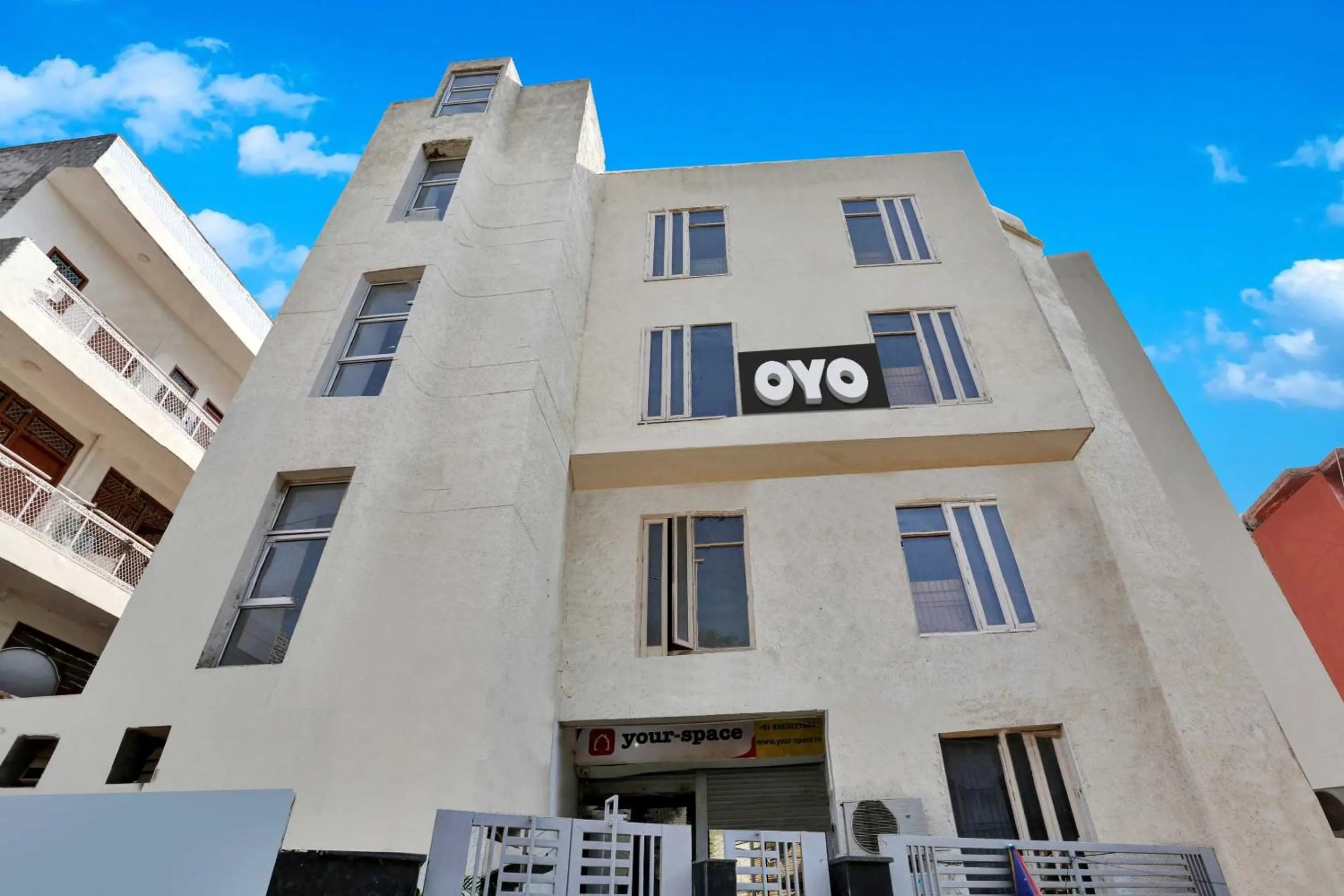 Facade/entrance in Hotel O Premium Rooms