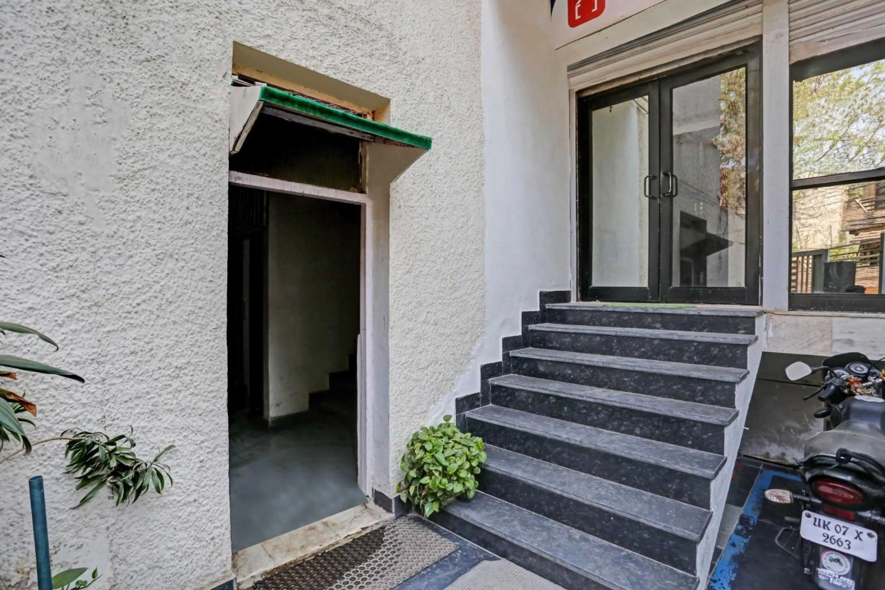 Facade/entrance in Hotel O Premium Rooms