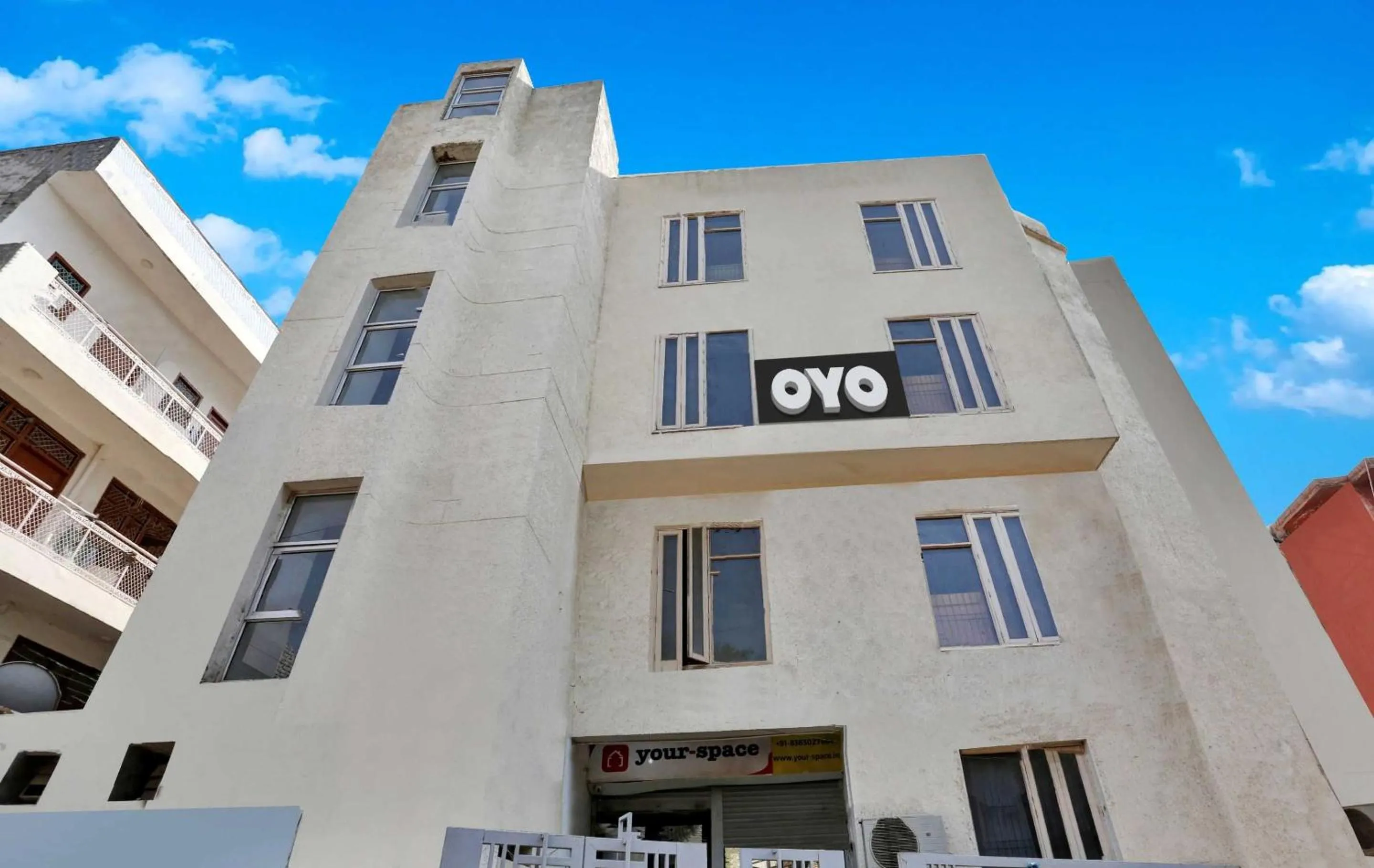 Facade/entrance in Hotel O Premium Rooms