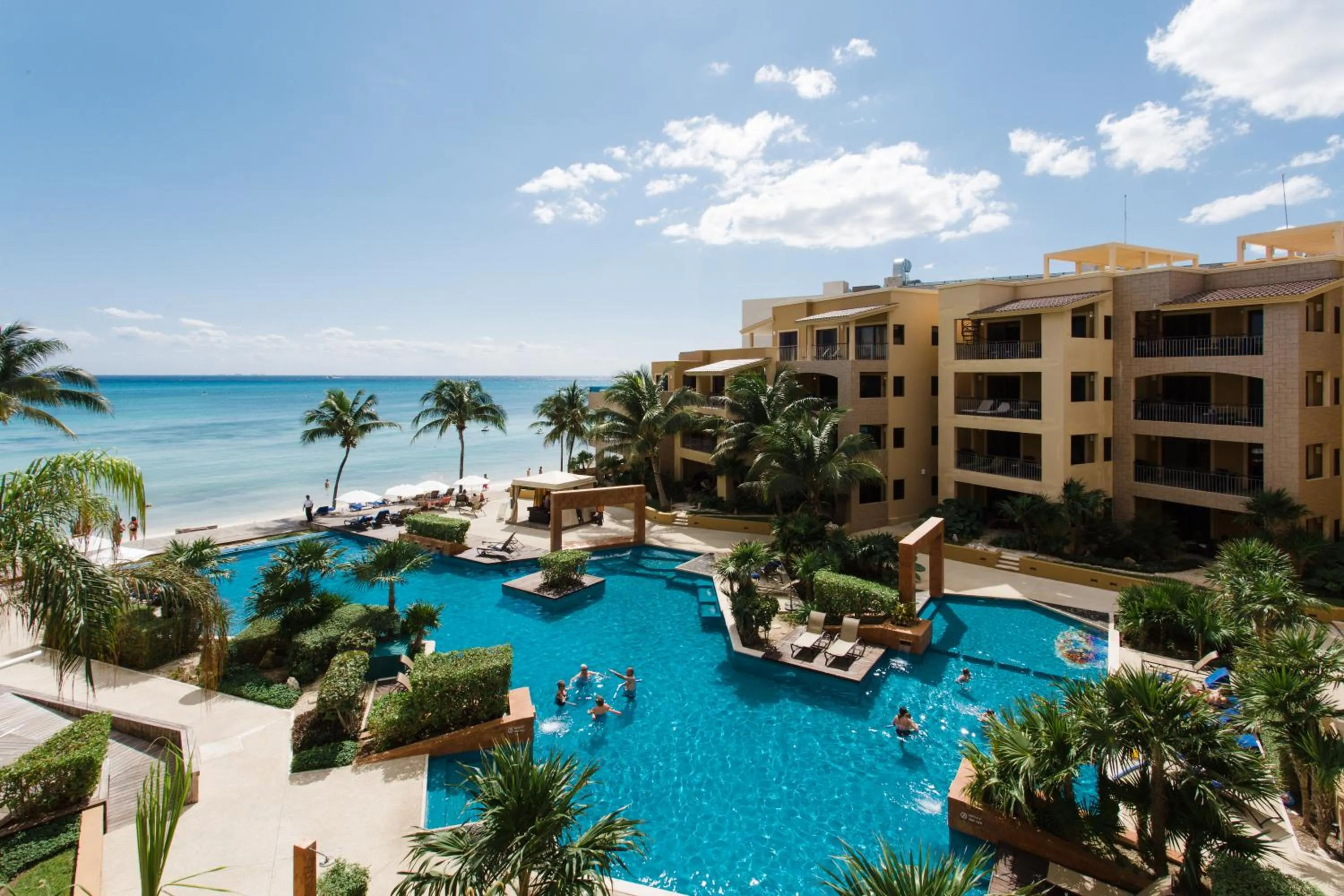 Swimming pool in Oceanfront el Faro Surf 302