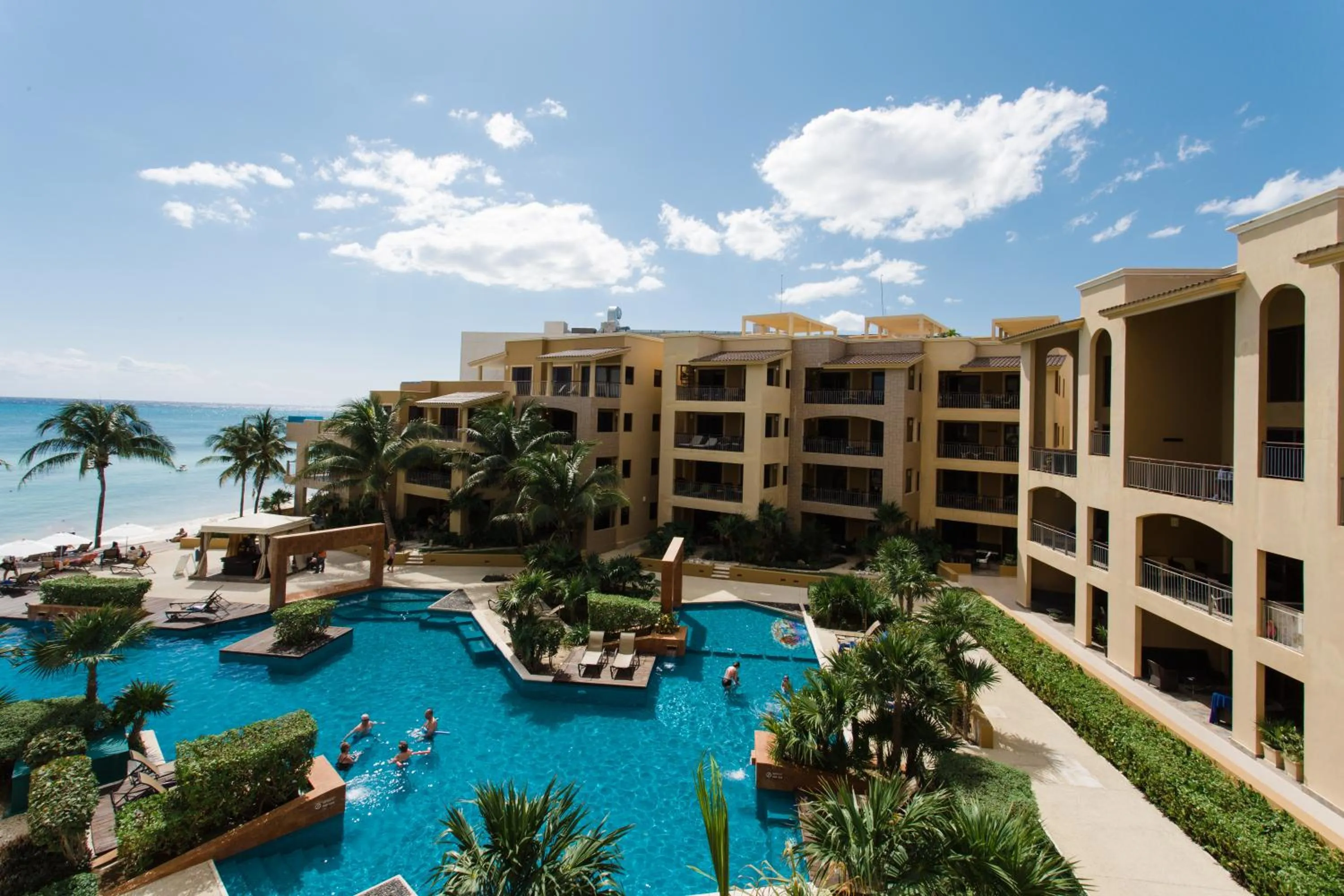 Swimming pool in Oceanfront el Faro Surf 302