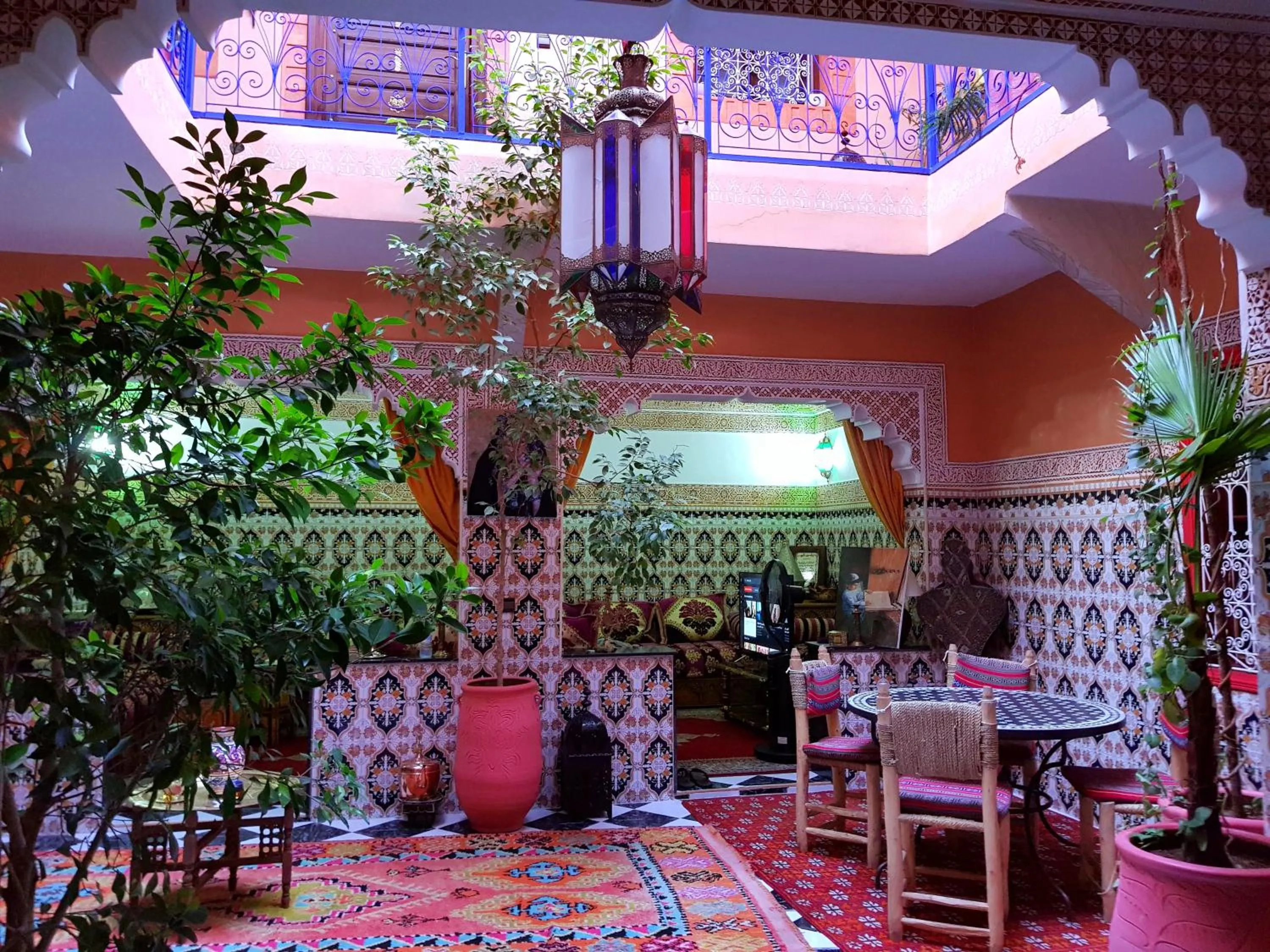 Restaurant/places to eat in Riad Konouz