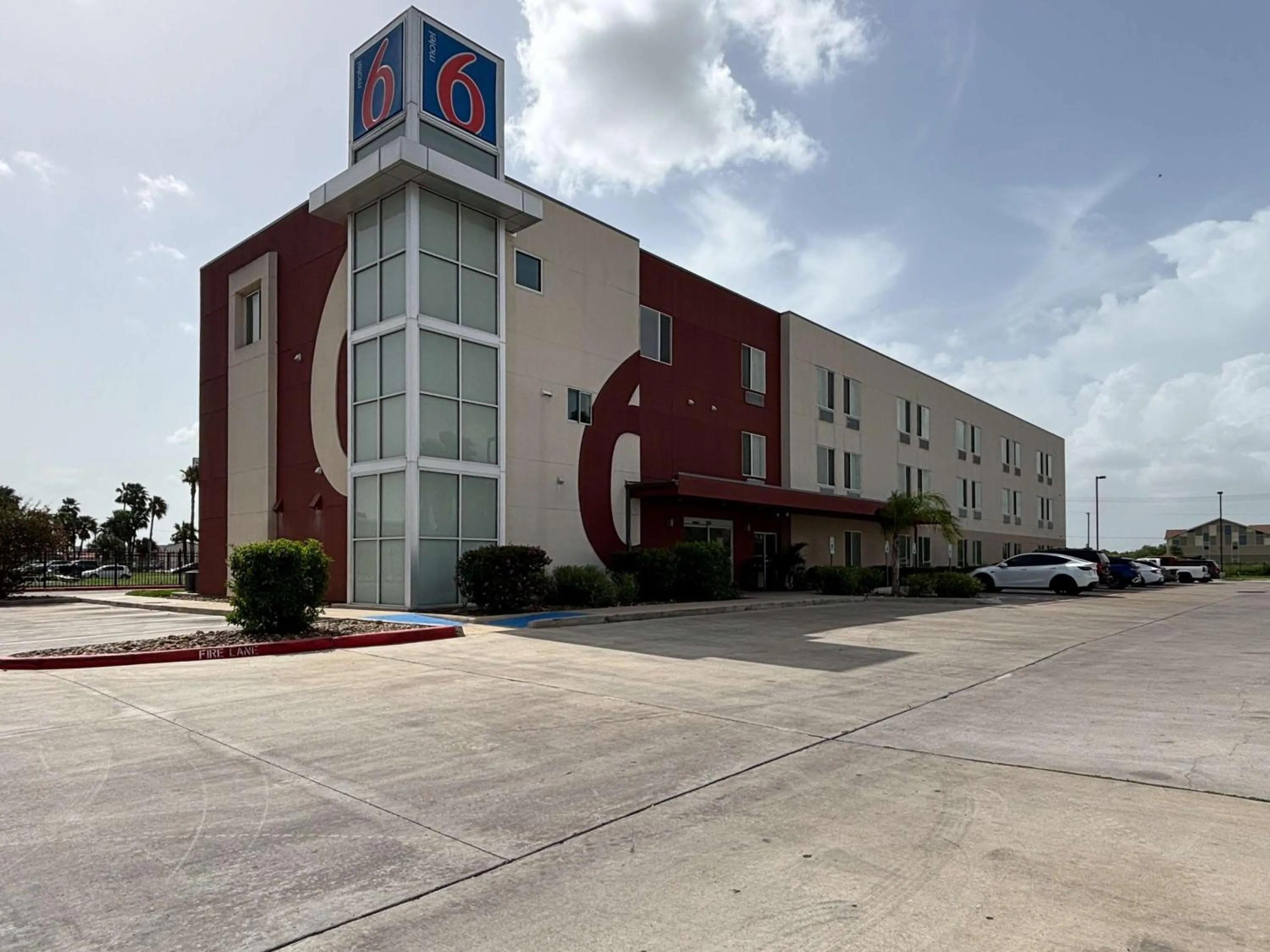 Property building in Motel 6-Weslaco, TX