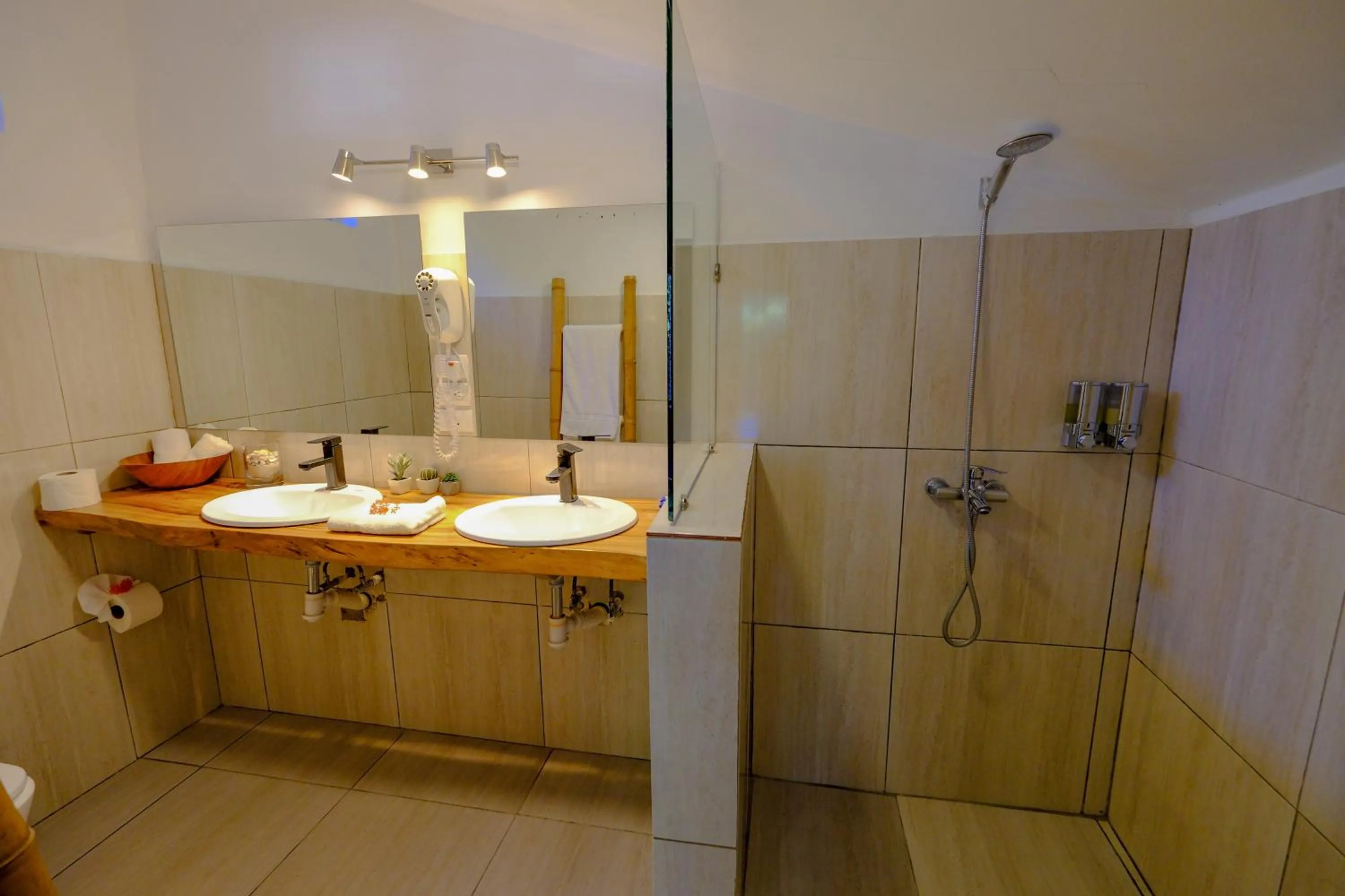 Shower in Hotel Enjoy