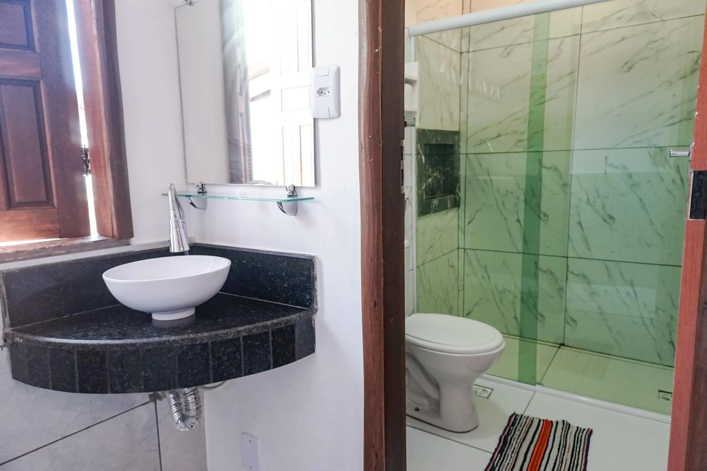 Toilet in PV Pousada Passarela da Vila