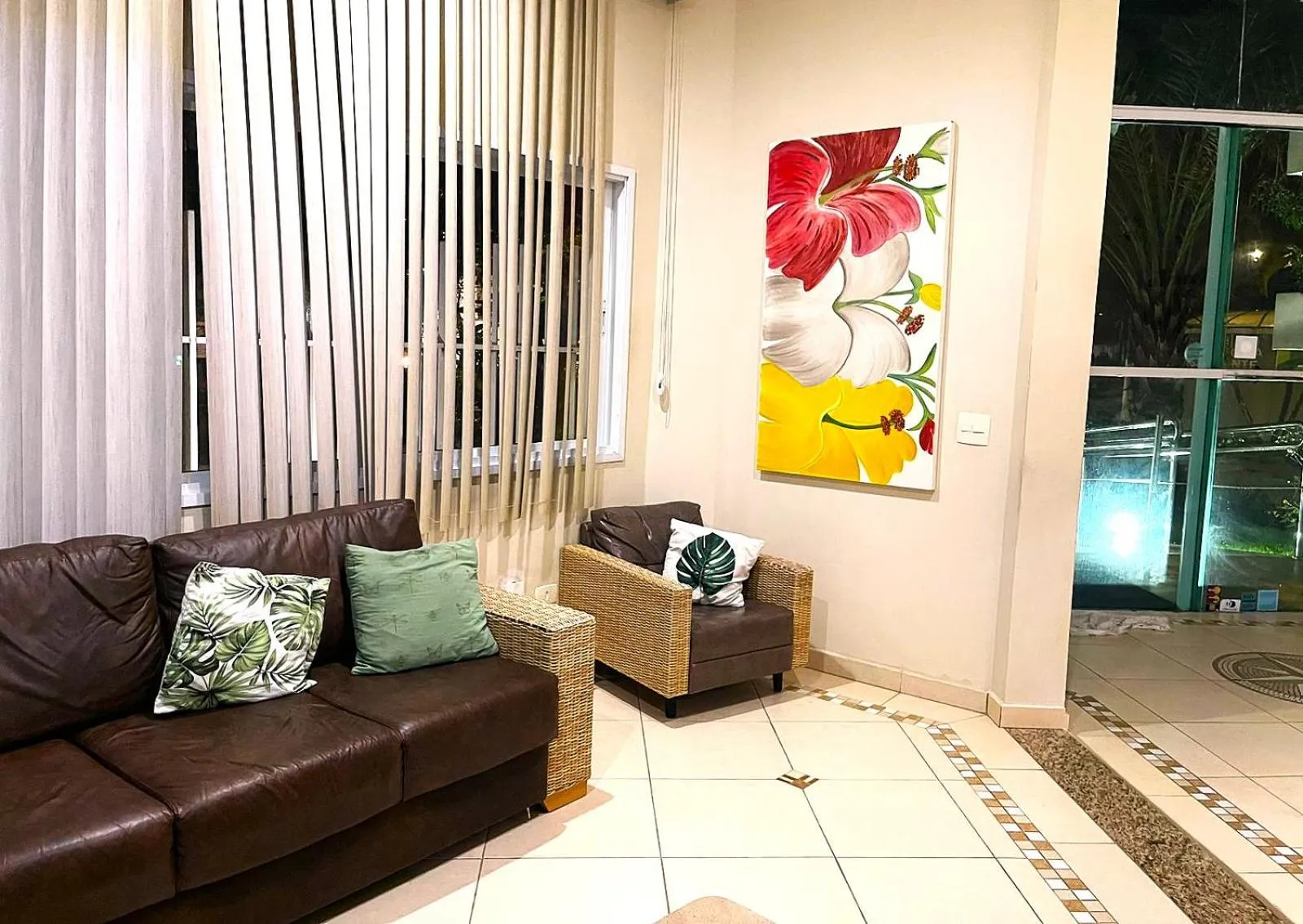 Communal lounge/ TV room in Hotel Rosa da Ilha Guaruja - Perto do Mar com piscina