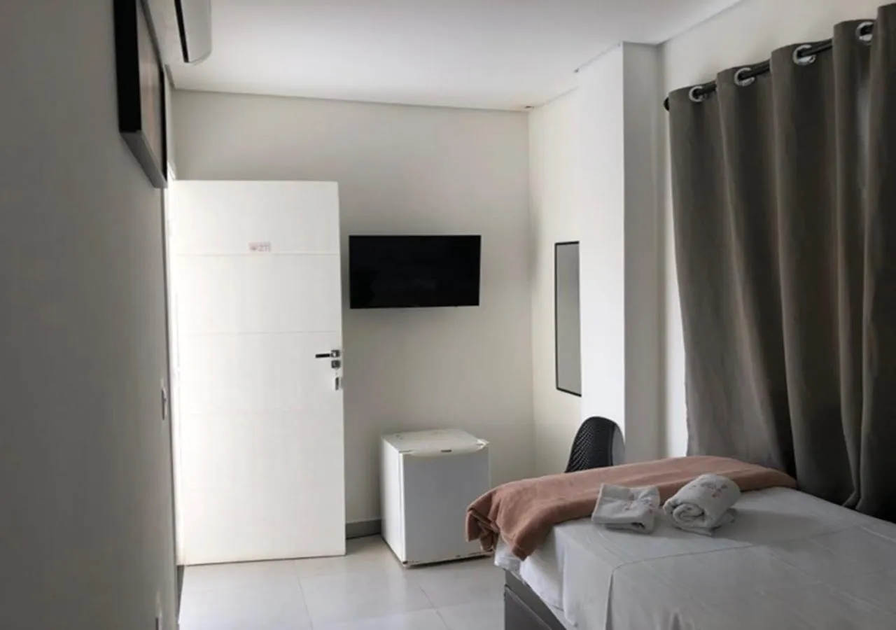 Toilet, Bed in Hotel Rosa da Ilha Guaruja - 80m do mar, 02 piscinas, sala de jogos, brinquedão de percurso para crianças