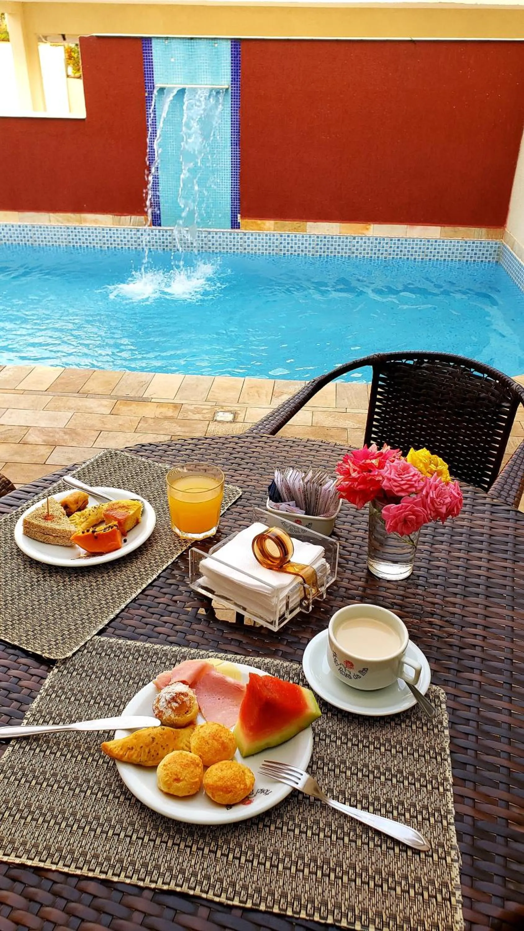 Swimming pool in Hotel Rosa da Ilha Guaruja - Perto do Mar com piscina