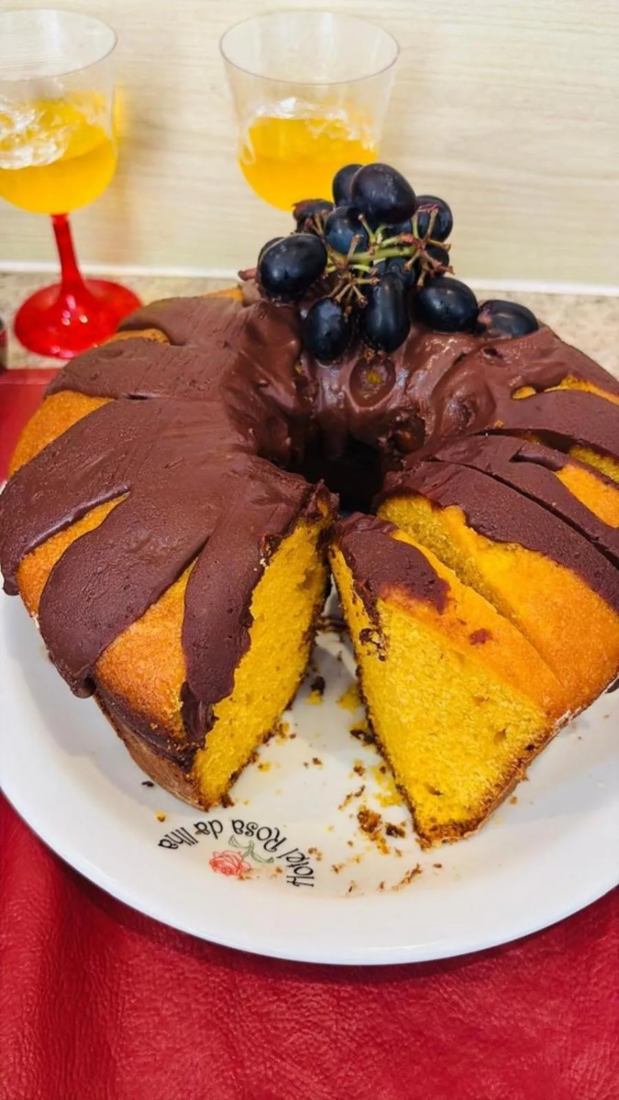 Breakfast in Hotel Rosa da Ilha Guaruja - 80m do mar, 02 piscinas, sala de jogos, brinquedão de percurso para crianças