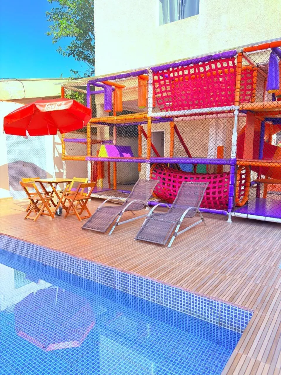 Day in Hotel Rosa da Ilha Guaruja - 80m do mar, 02 piscinas, sala de jogos, brinquedão de percurso para crianças