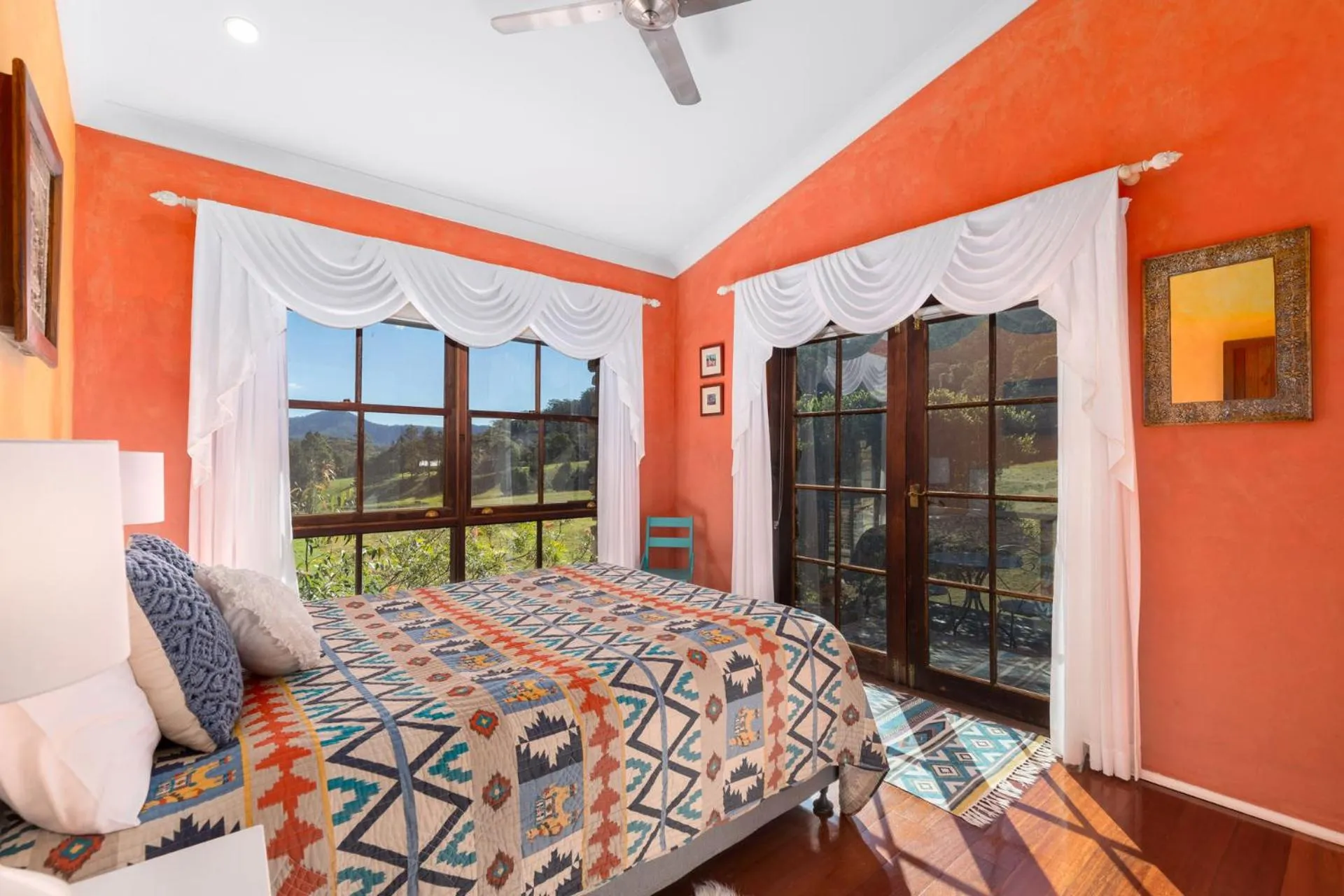 Photo of the whole room, Bed in Friday Creek Retreat