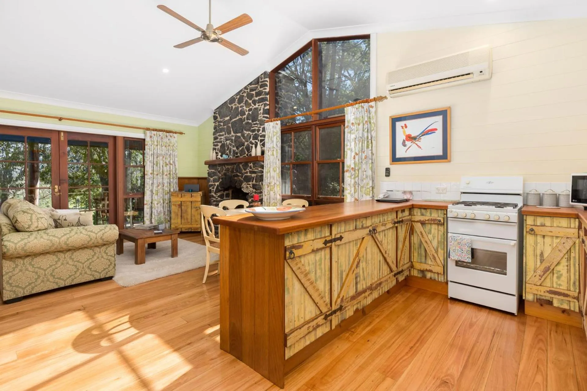 Kitchen or kitchenette in Friday Creek Retreat