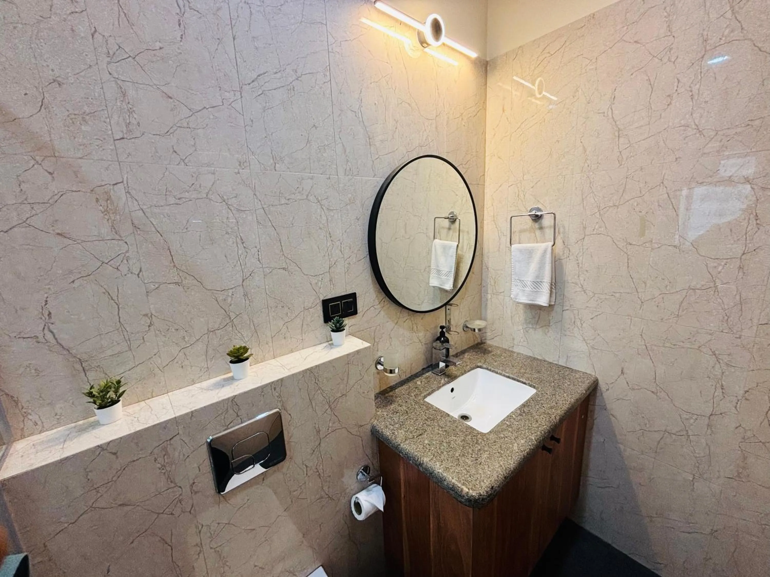 Bathroom in Rainforest Enclave, Arpora - 10 mins to Baga beach