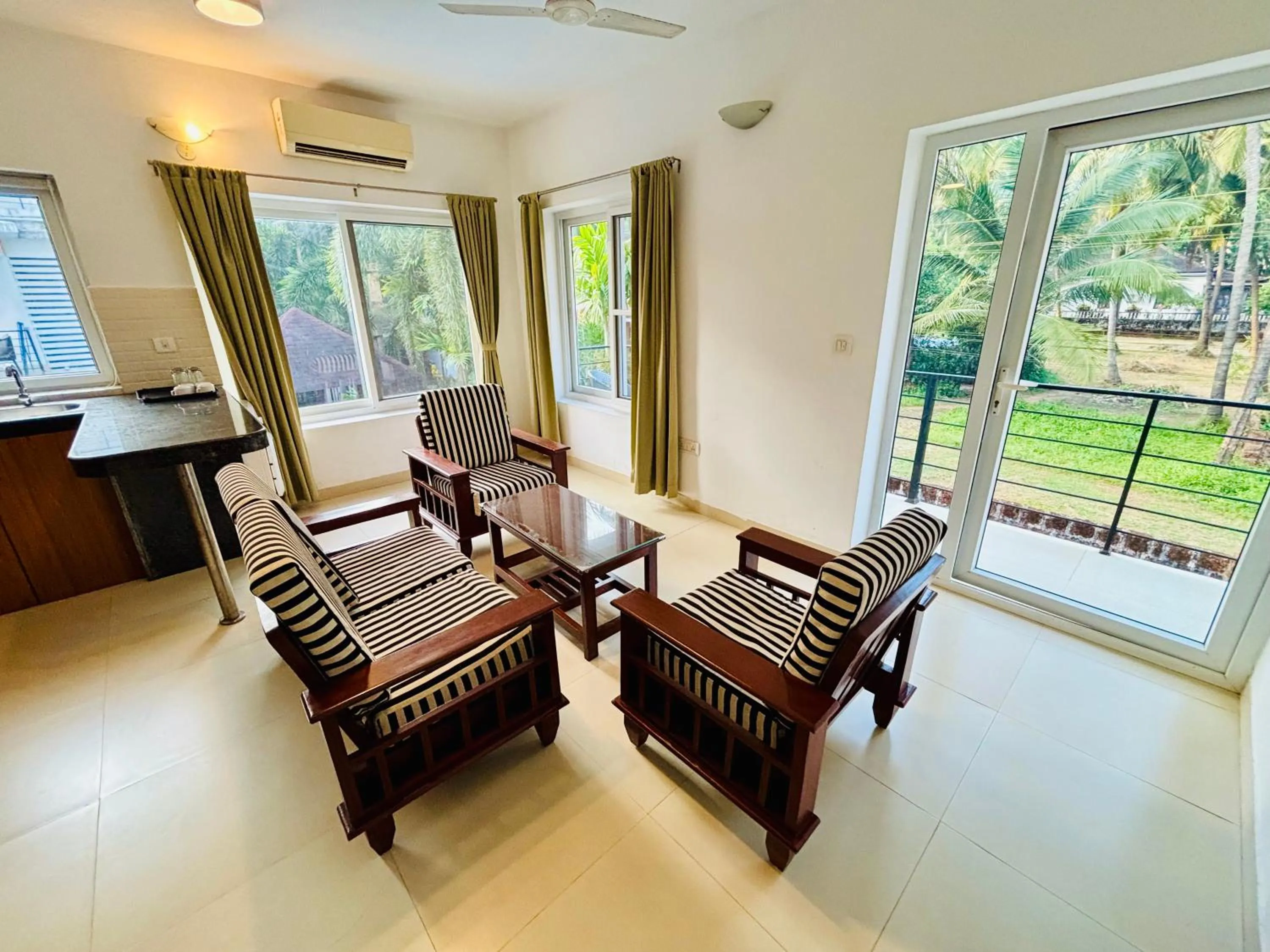 Living room in Rainforest Enclave, Arpora - 10 mins to Baga beach