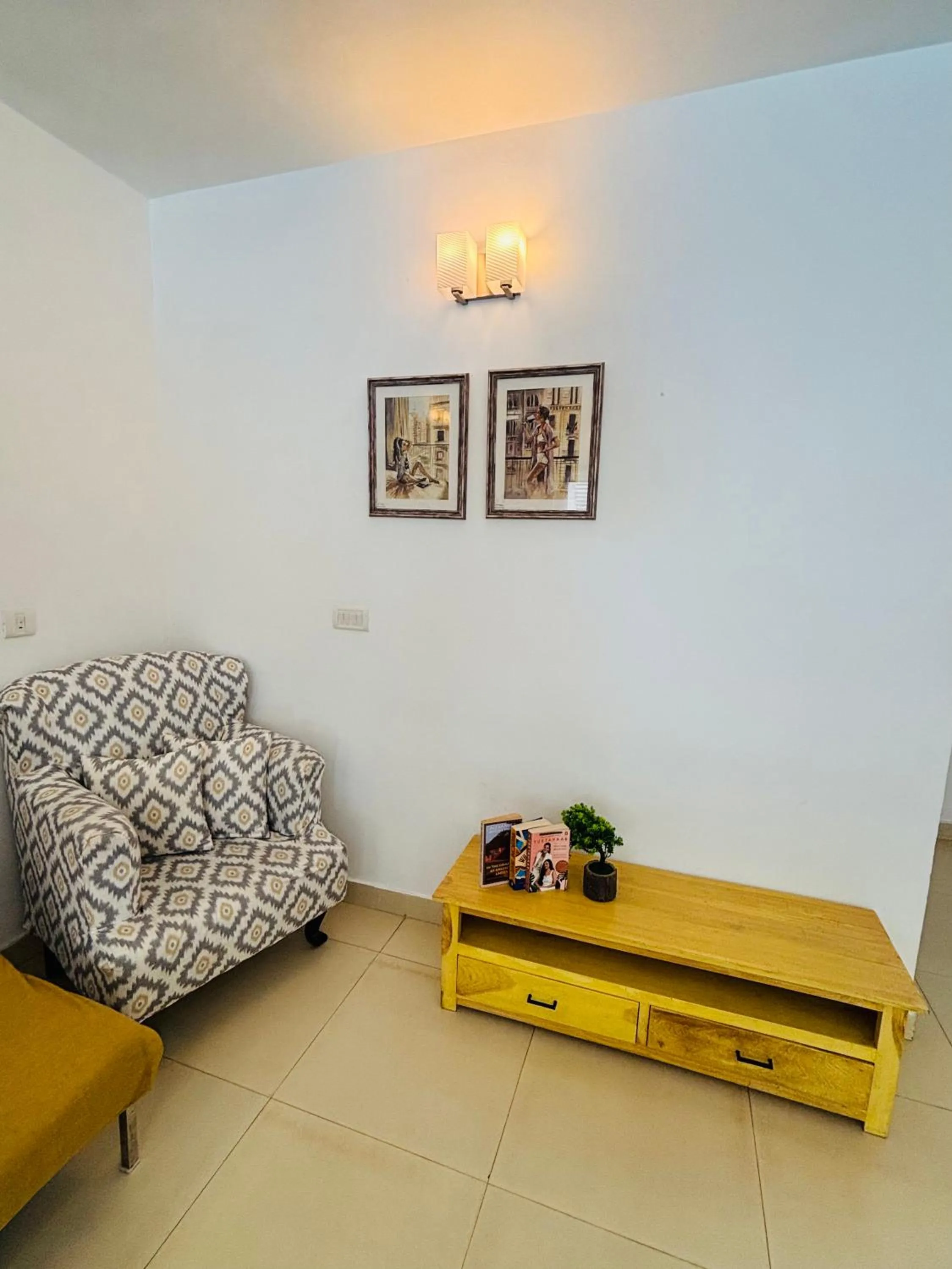 Living room in Rainforest Enclave, Arpora - 10 mins to Baga beach