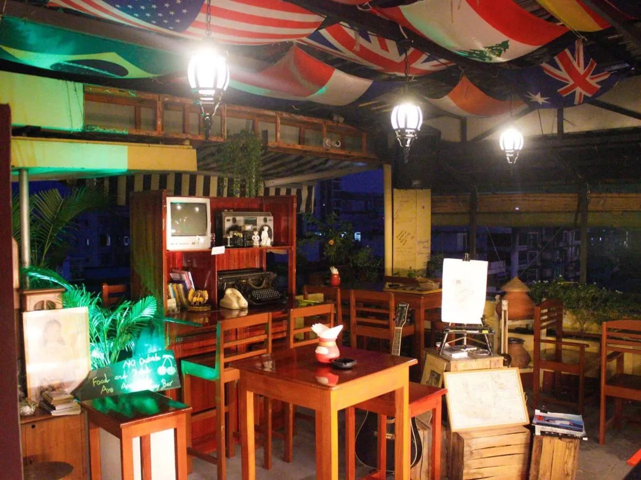 Restaurant/places to eat in YAMA HOTEL & ROOFTOP BAR