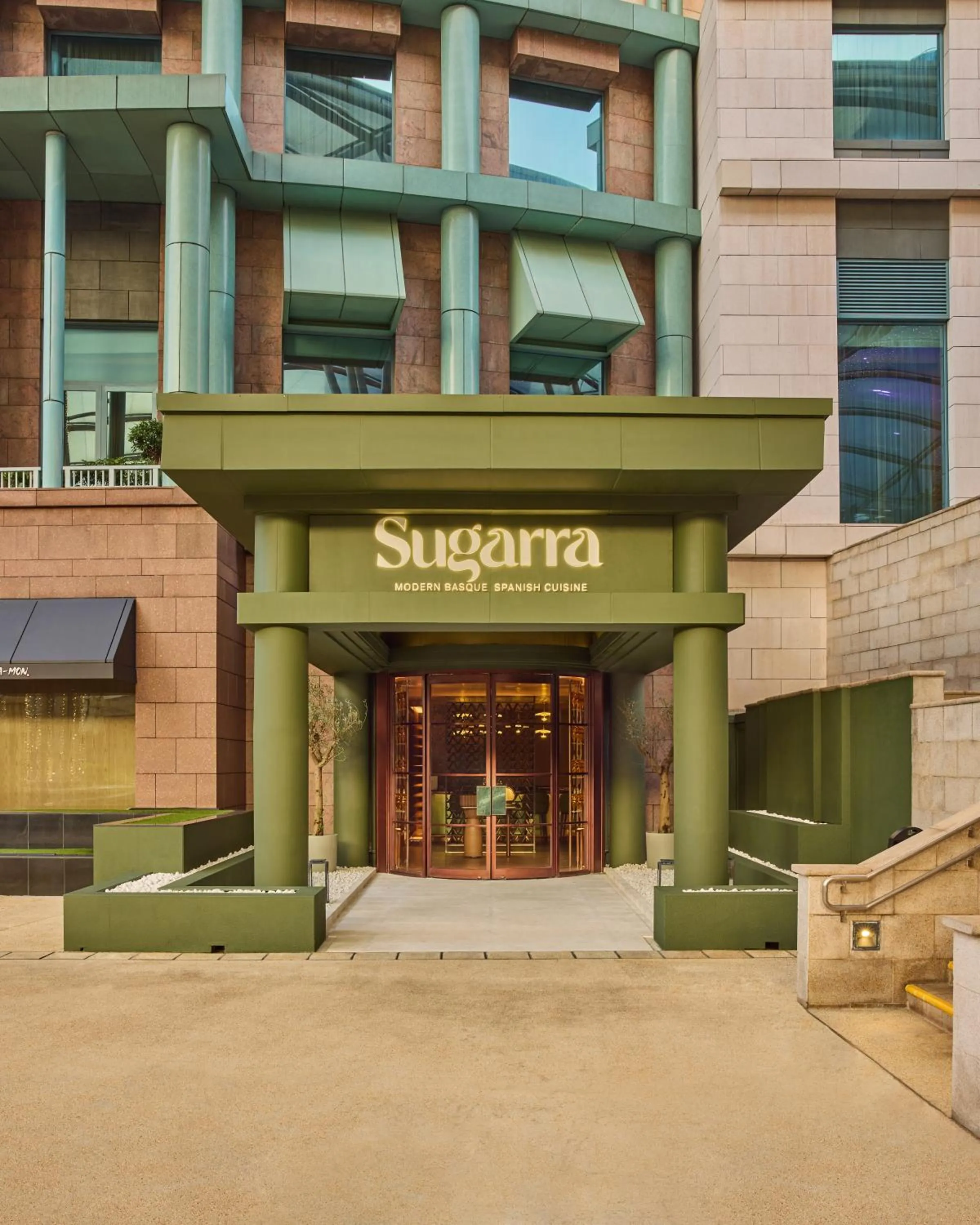 Restaurant/places to eat in Resorts World Sentosa - Crockfords Tower