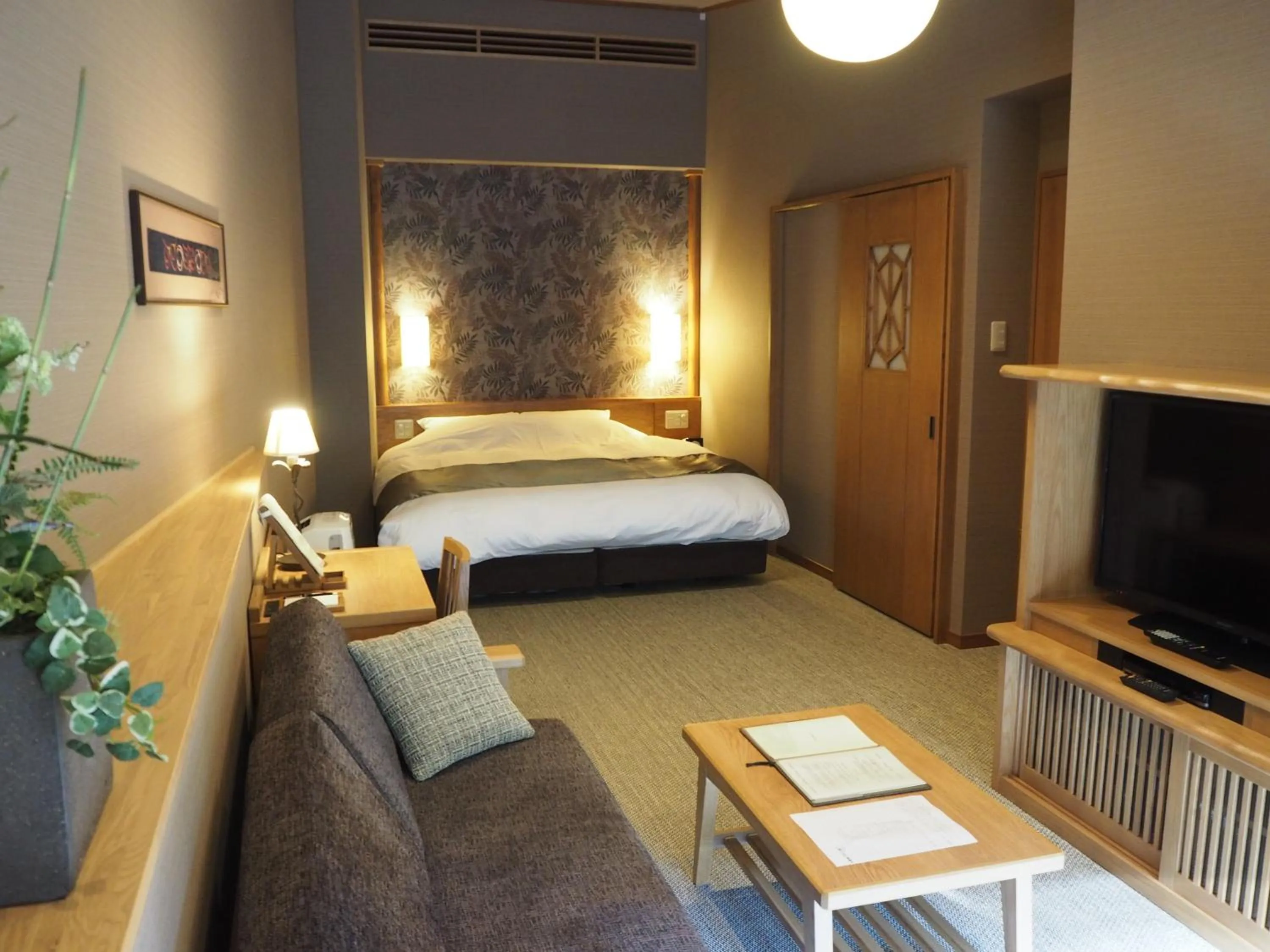 Photo of the whole room, Bed in La Vista Akangawa