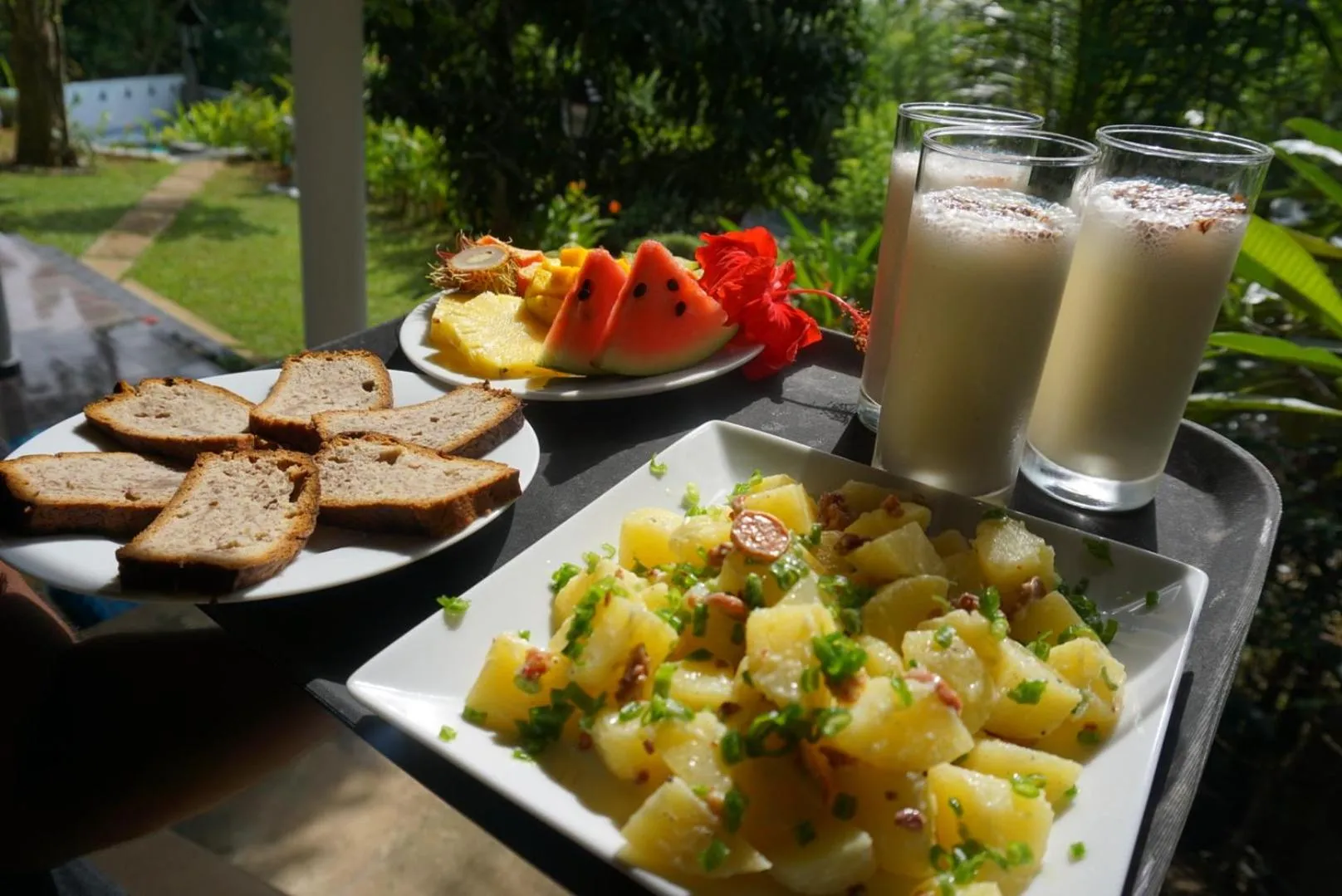 Food and drinks in Green Hill Paradise Villa